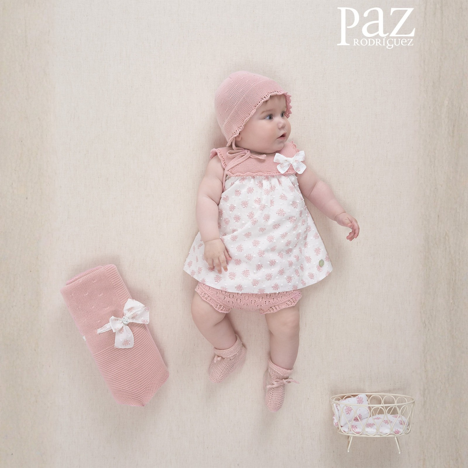 Vestido e tapa fralda em tons rosa da Paz Rodriguez "Mimosa"