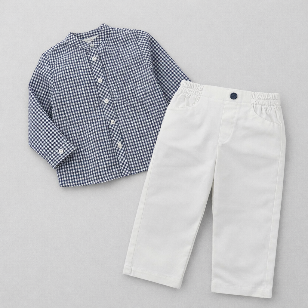 Conjunto camisa vichy azul e calça branca da Fina Ejerique "NAVY"