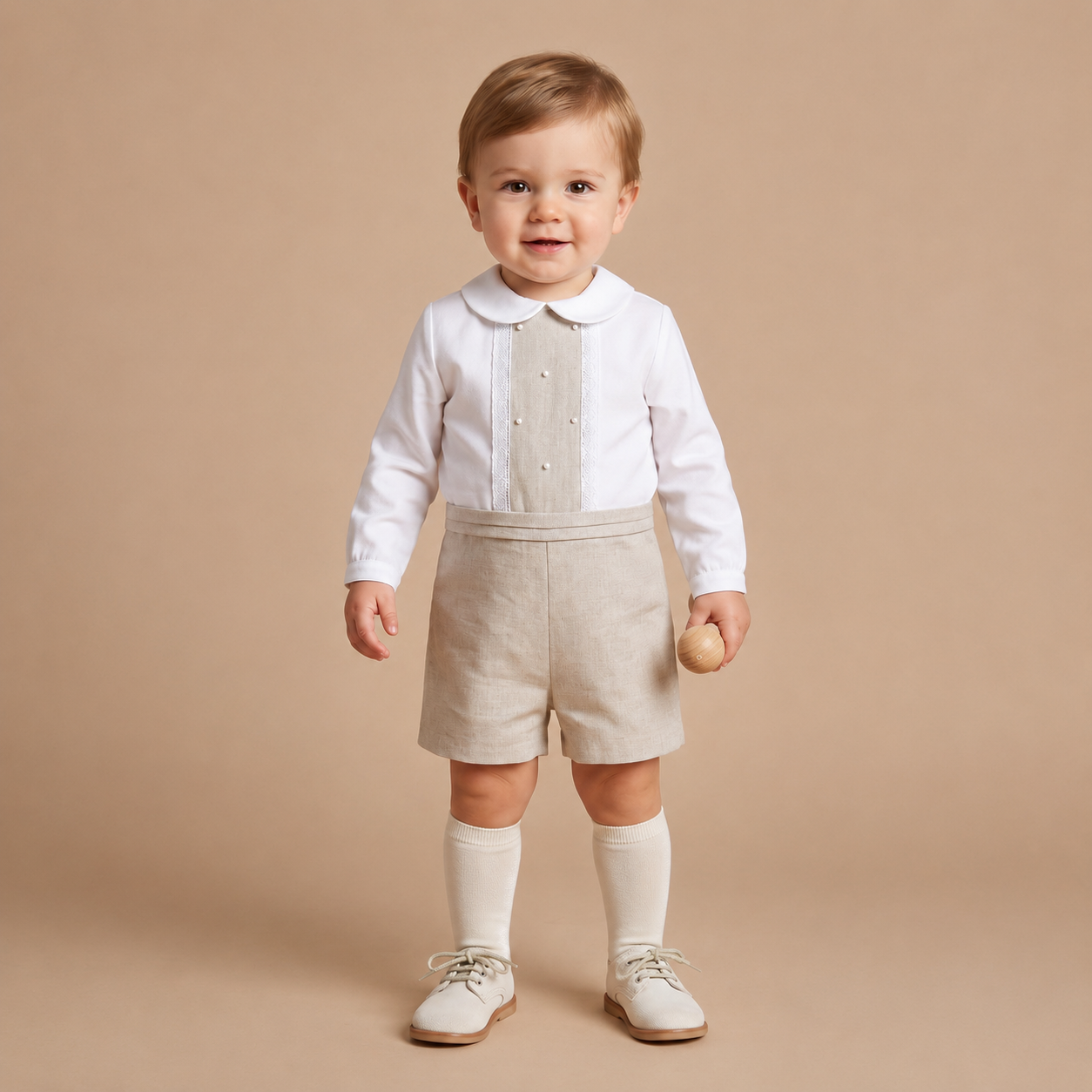 Conjunto de cerimónia blusa pérola e calção bege da Niseret