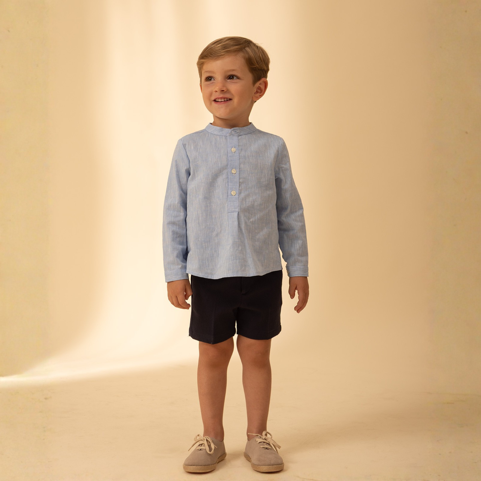 Calção linho azul marinho para menino da Fina Ejerique