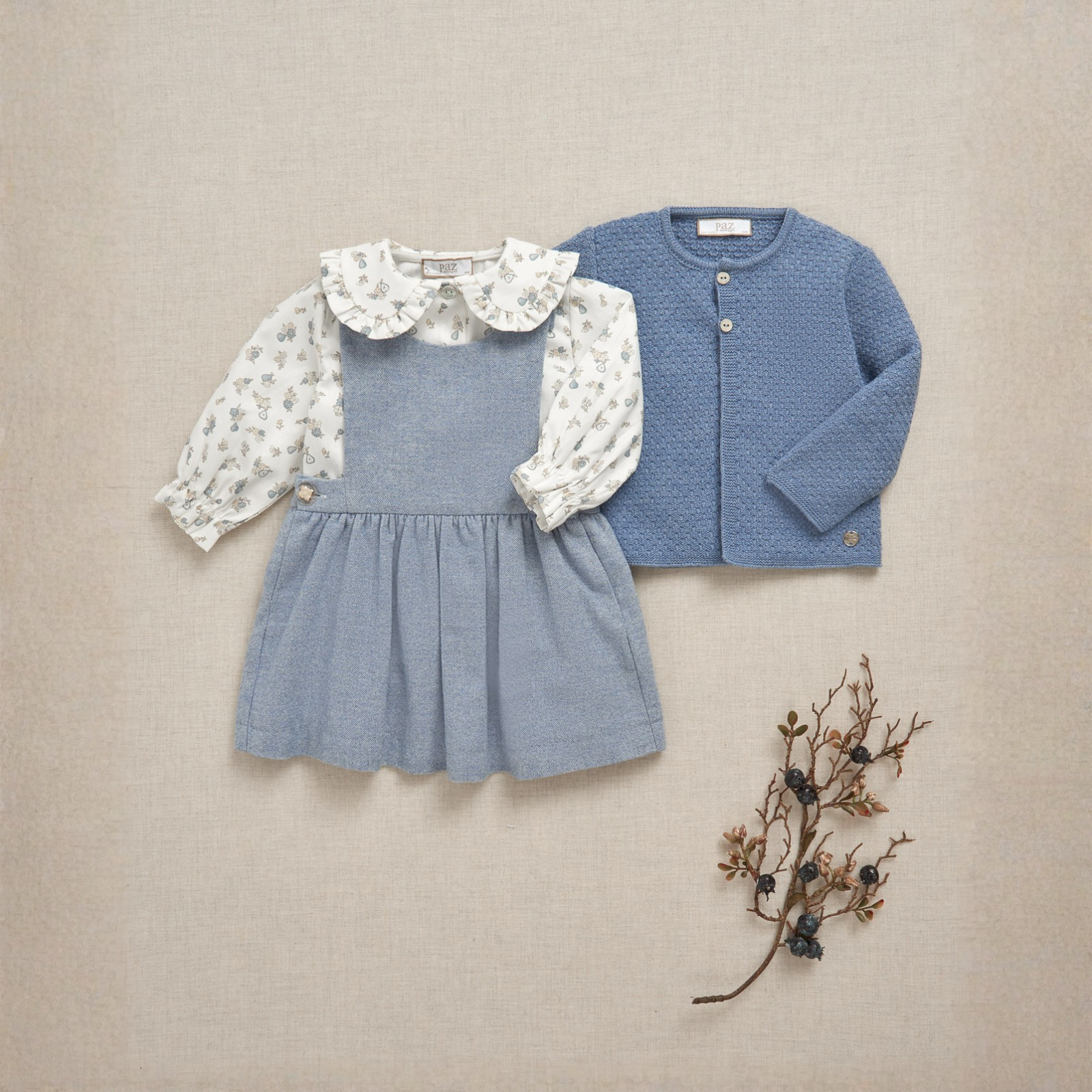 Conjunto blusa estampada e vestido azul da Paz Rodriguez "Ponte"