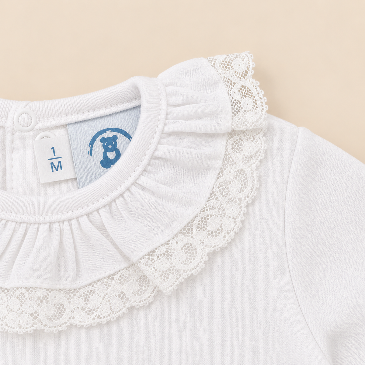 Body branco com renda valenciana da The Baby Concept