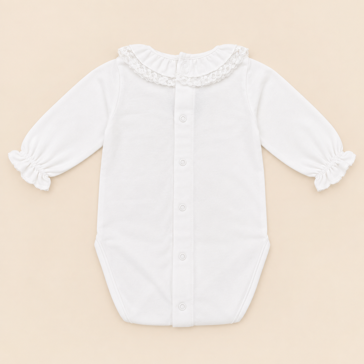Body branco com renda valenciana da The Baby Concept
