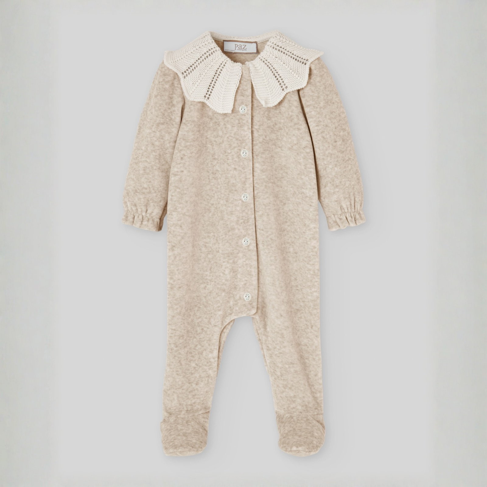 Babygrow laminado bege com gola pérola da Paz Rodriguez "Ternura"