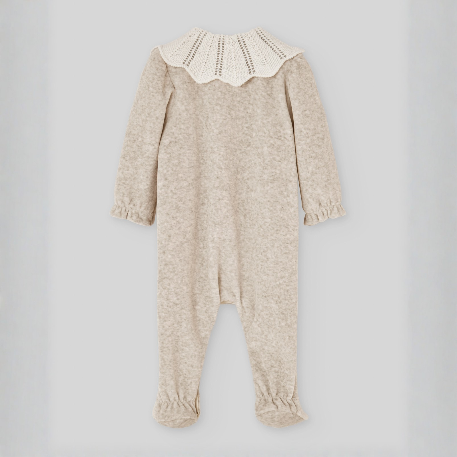 Babygrow laminado bege com gola pérola da Paz Rodriguez "Ternura"
