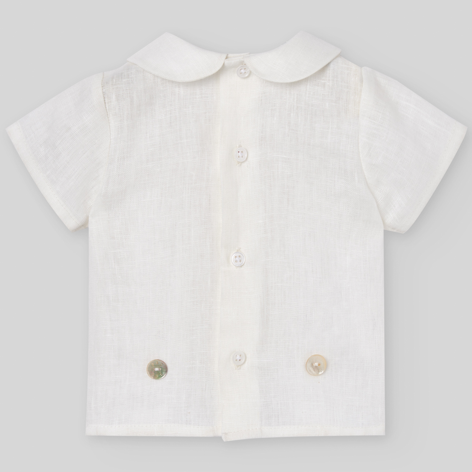 Conjunto cerimónia camisa e calção em tom pérola da Paz Rodriguez "Alegra"