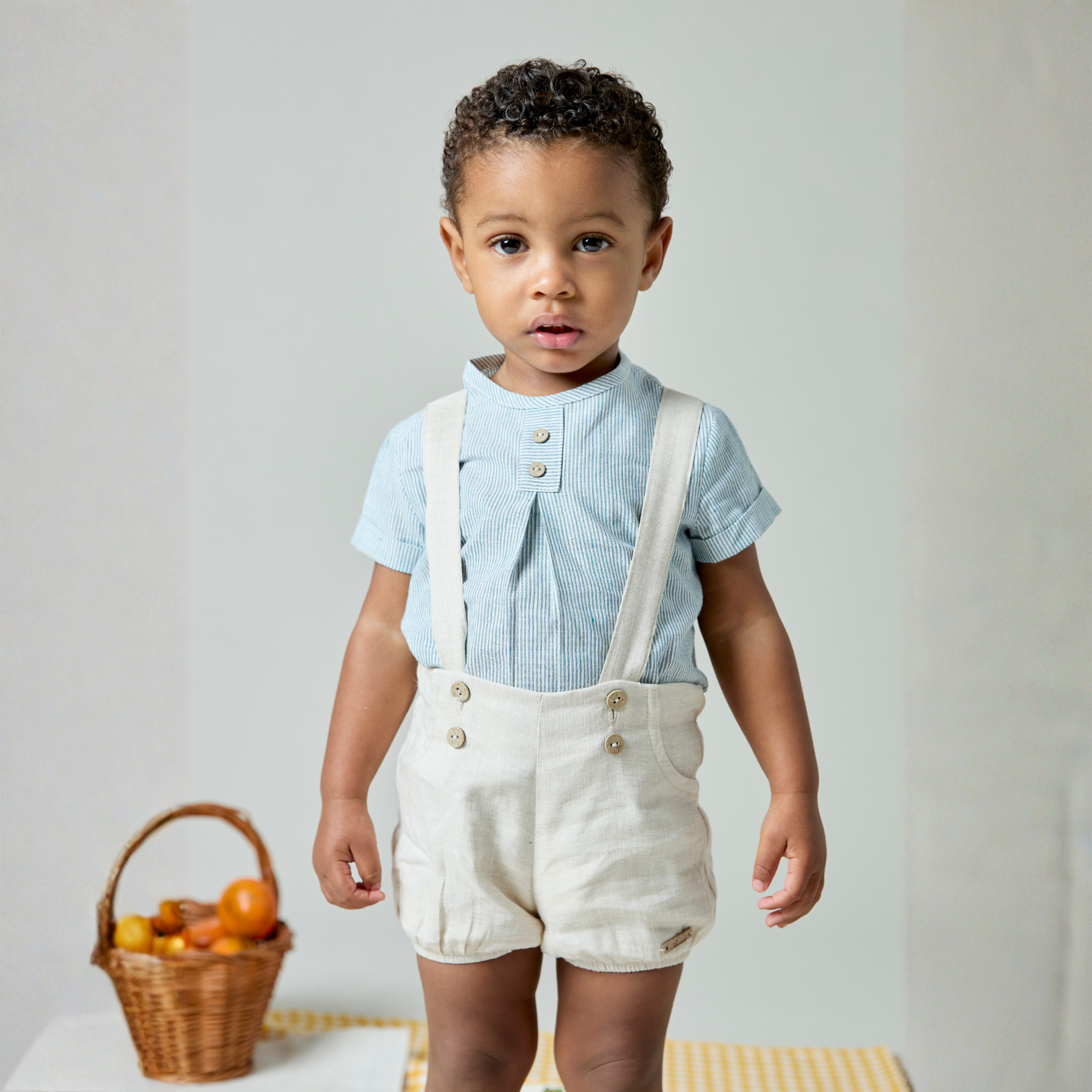 Conjunto blusa e calção bege com alças da Martín Aranda "Milton"