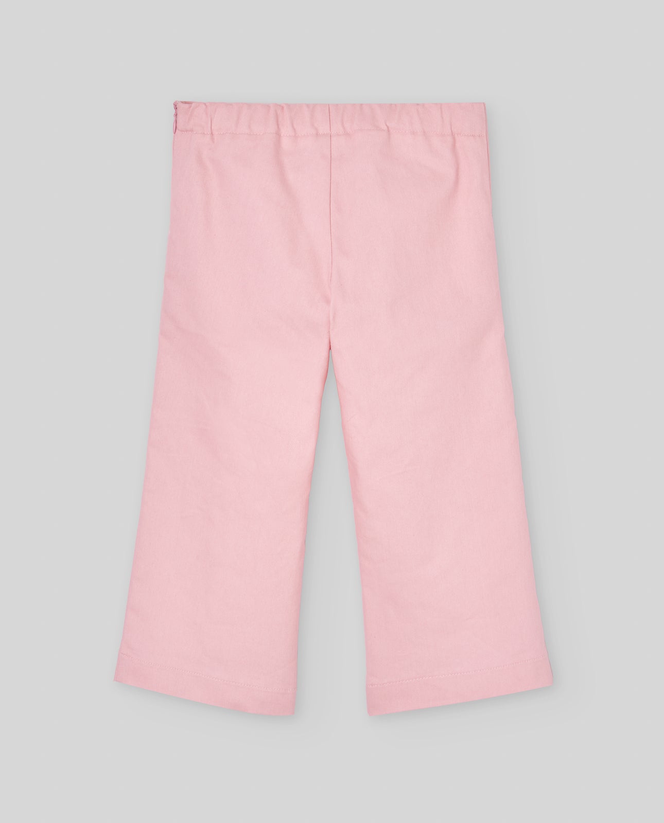 Conjunto blusa branca e calça rosa da Paz Rodriguez "Frescura"