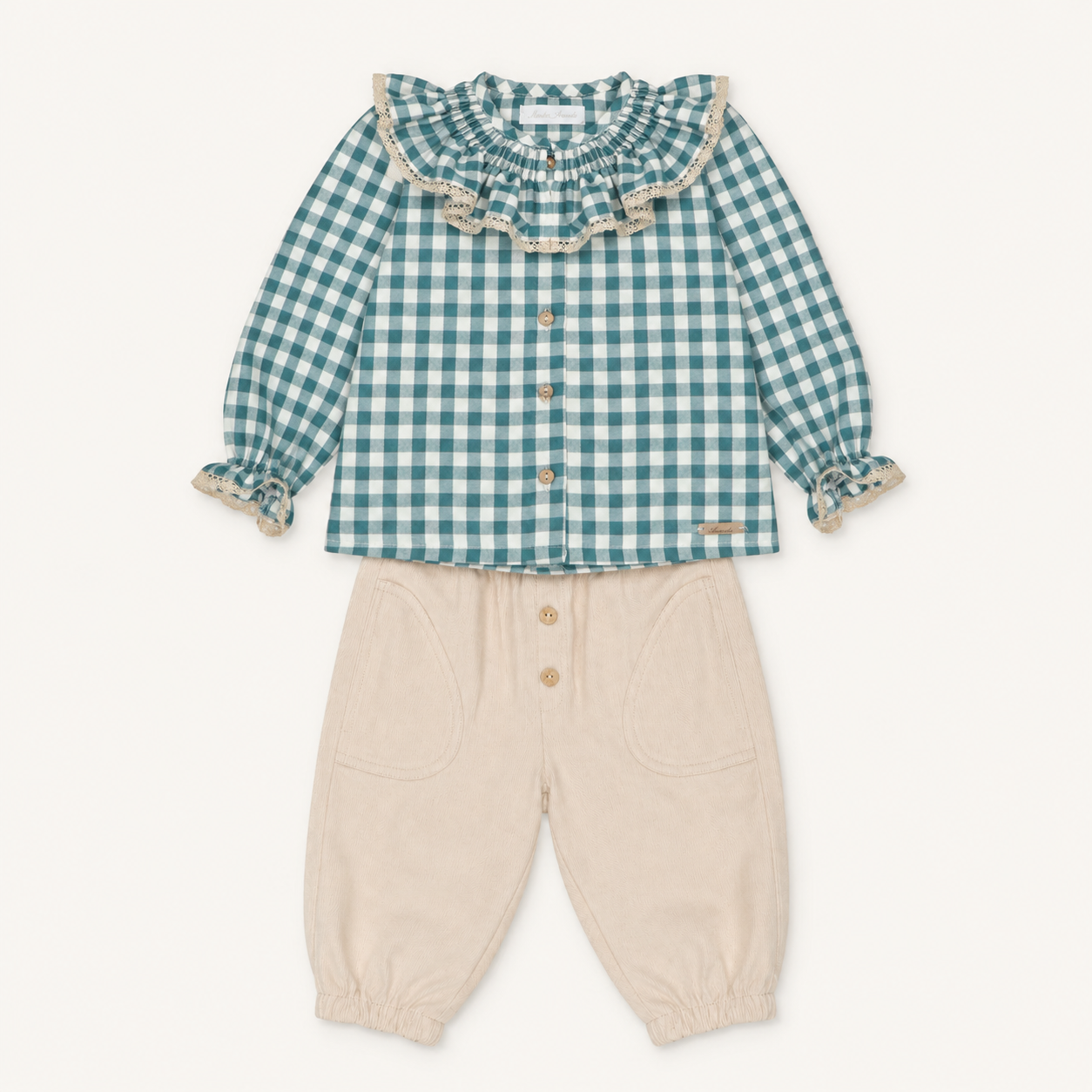Conjunto blusa vichy e calças bege da Martín Aranda "Navia"