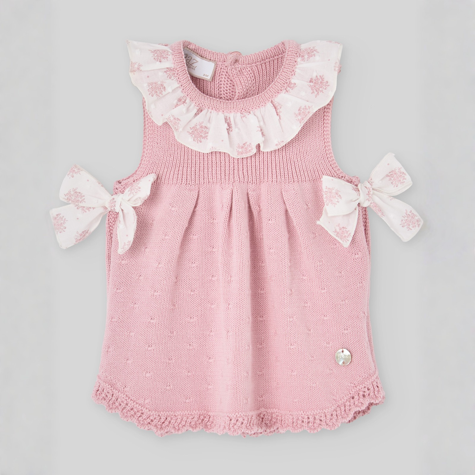 Vestido rosa e tapa fralda da Paz Rodriguez "Mimosa"