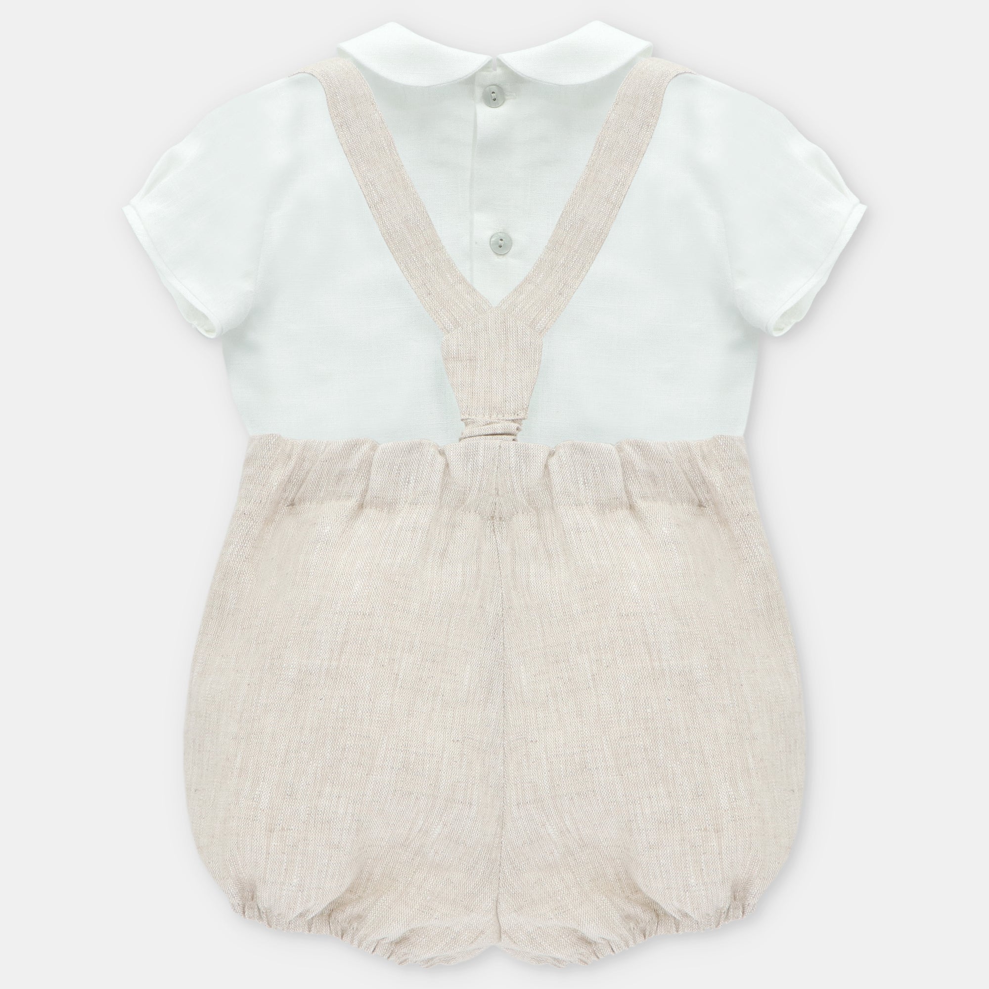 Conjunto blusa pérola e calção com alça bege da Martín Aranda "Vancouver"