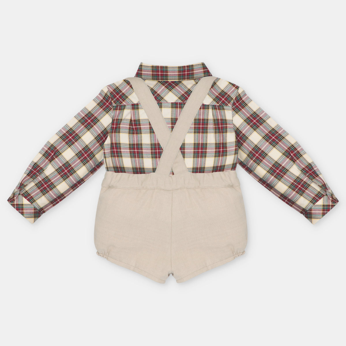 Conjunto camisa xadrez e calção bege da Martín Aranda "Tineo"