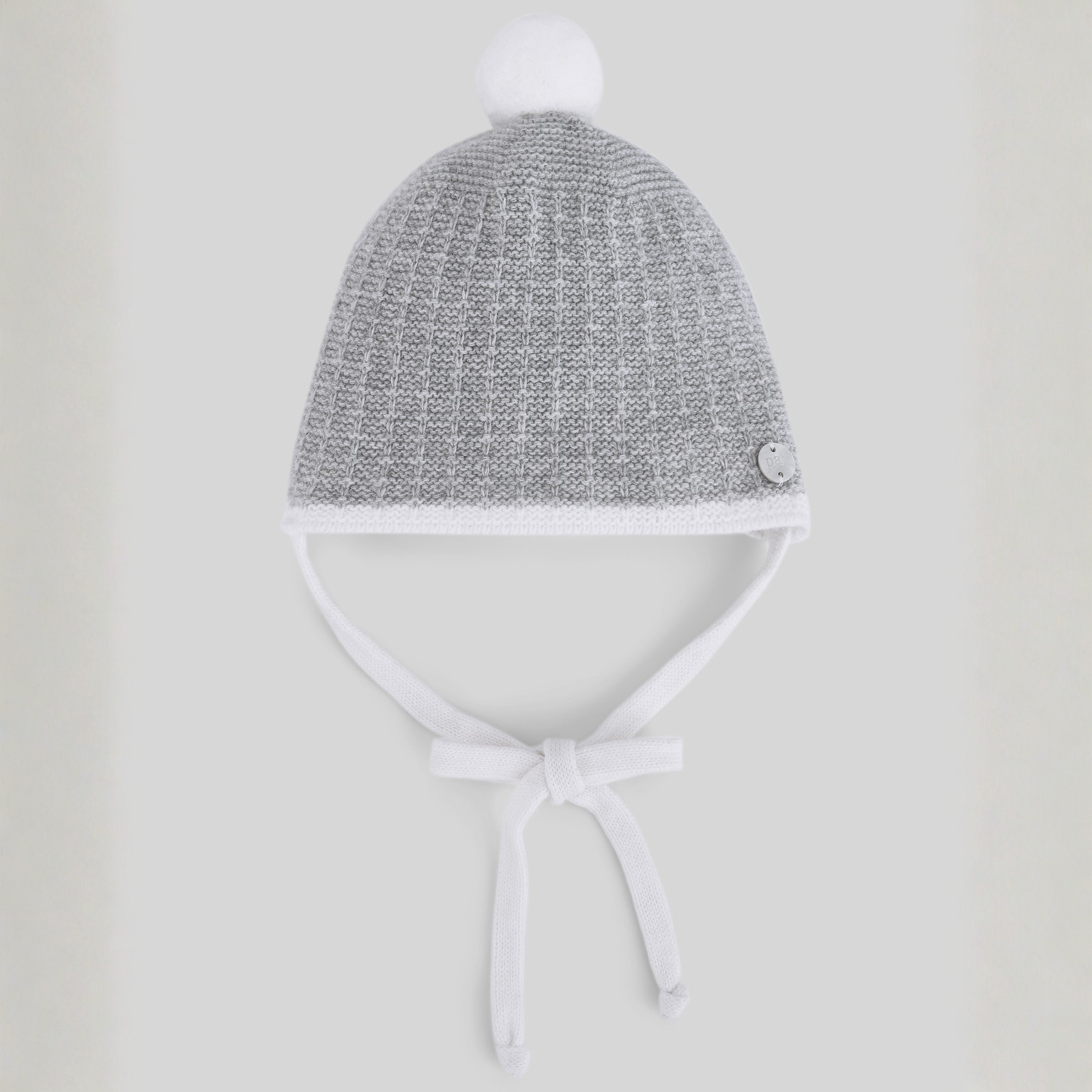 Gorro bebé menino com pompom em malha cinza da Paz Rodriguez "Neve"