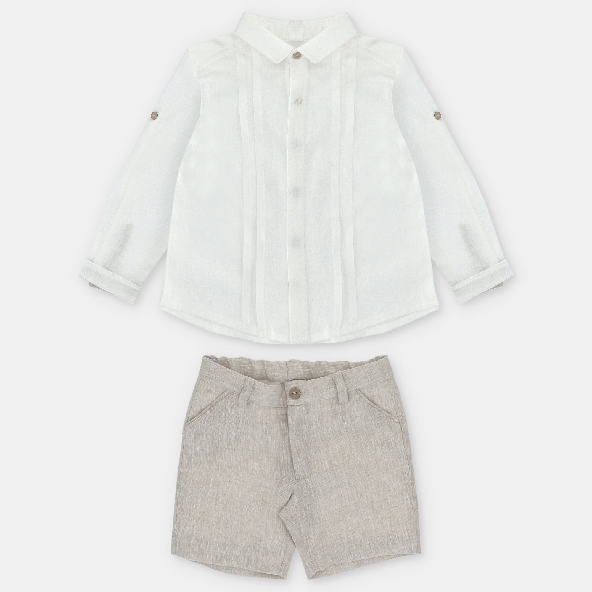 Conjunto camisa pérola e calção linho bege da Martín Aranda "Vancouver"