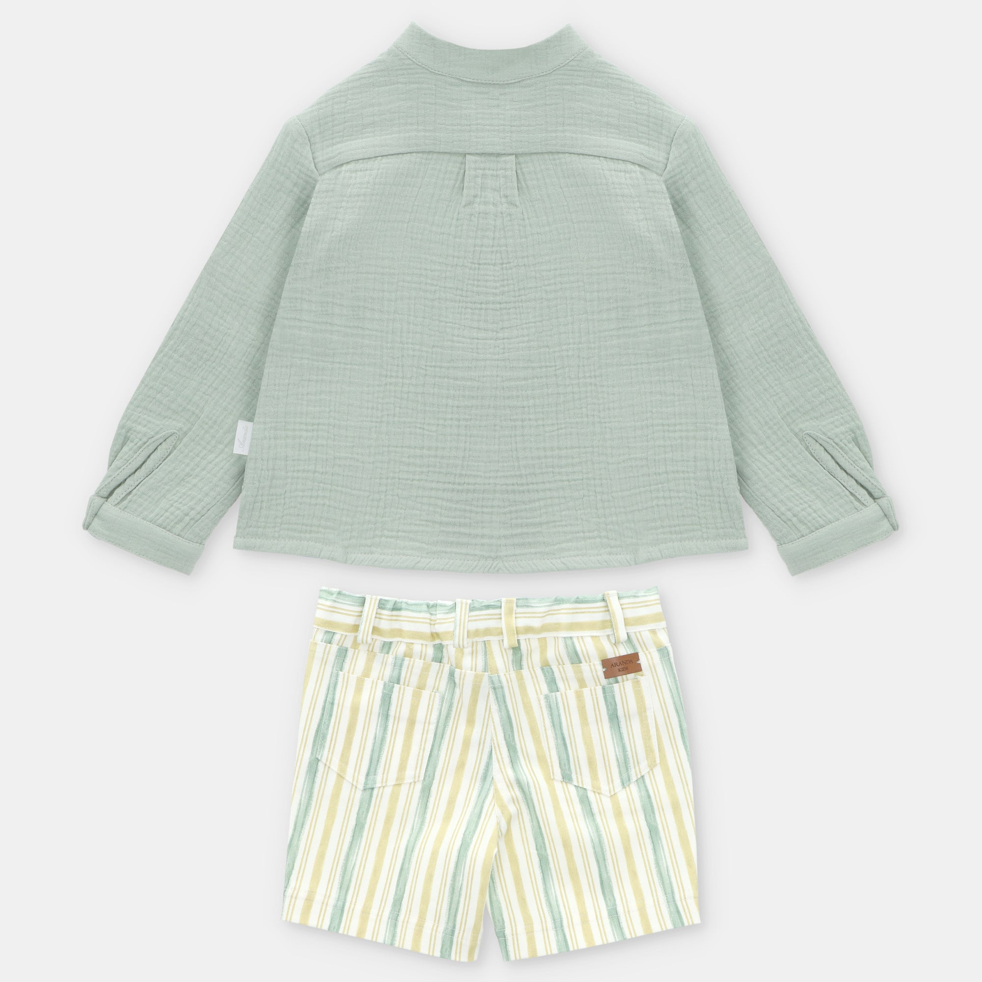 Conjunto camisa verde e calção com riscas para menino da Martín Aranda "Edmonton"