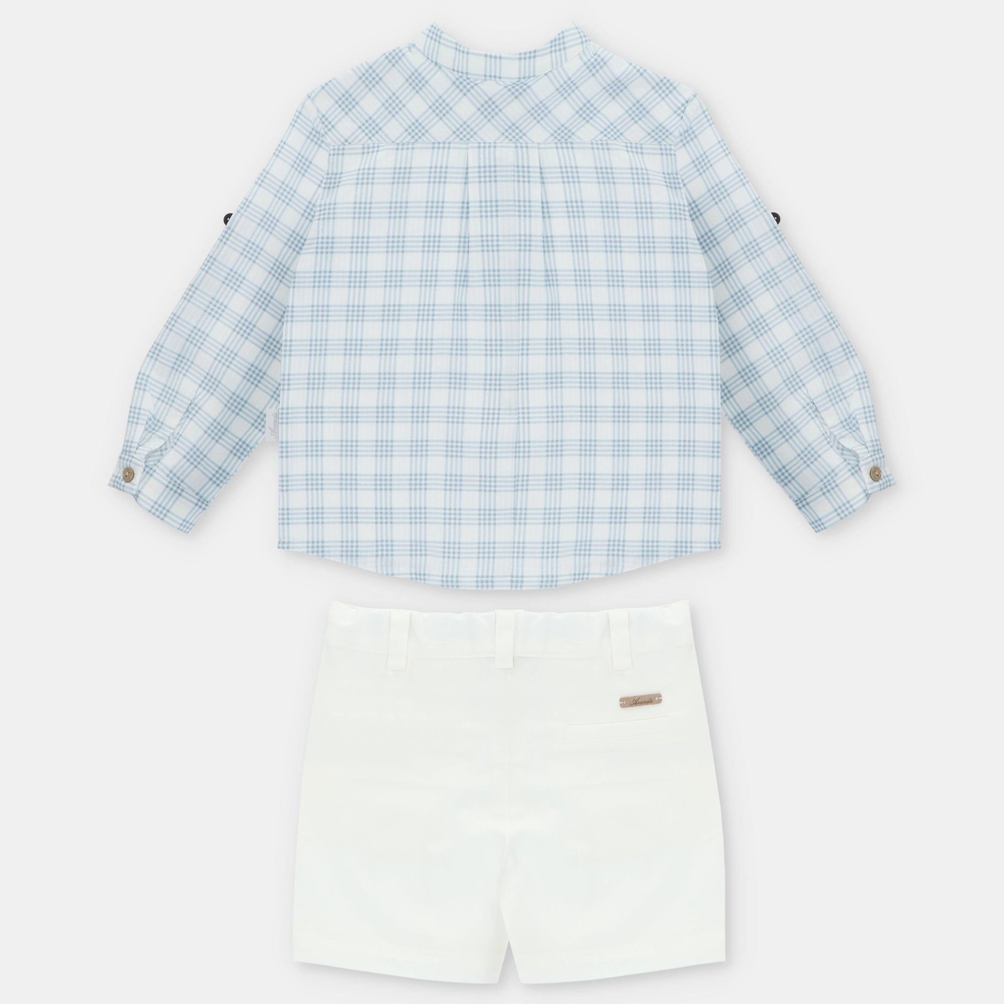 Conjunto camisa quadrados azuis e calção branco da Martín Aranda "Ottawa"