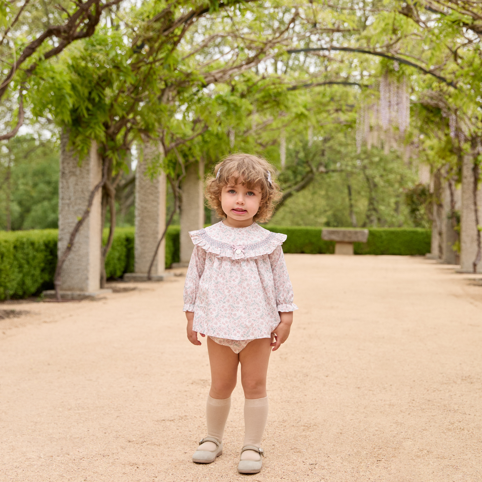 Vestido e tapa fraldas floral rosa da Martín Aranda "Lena"
