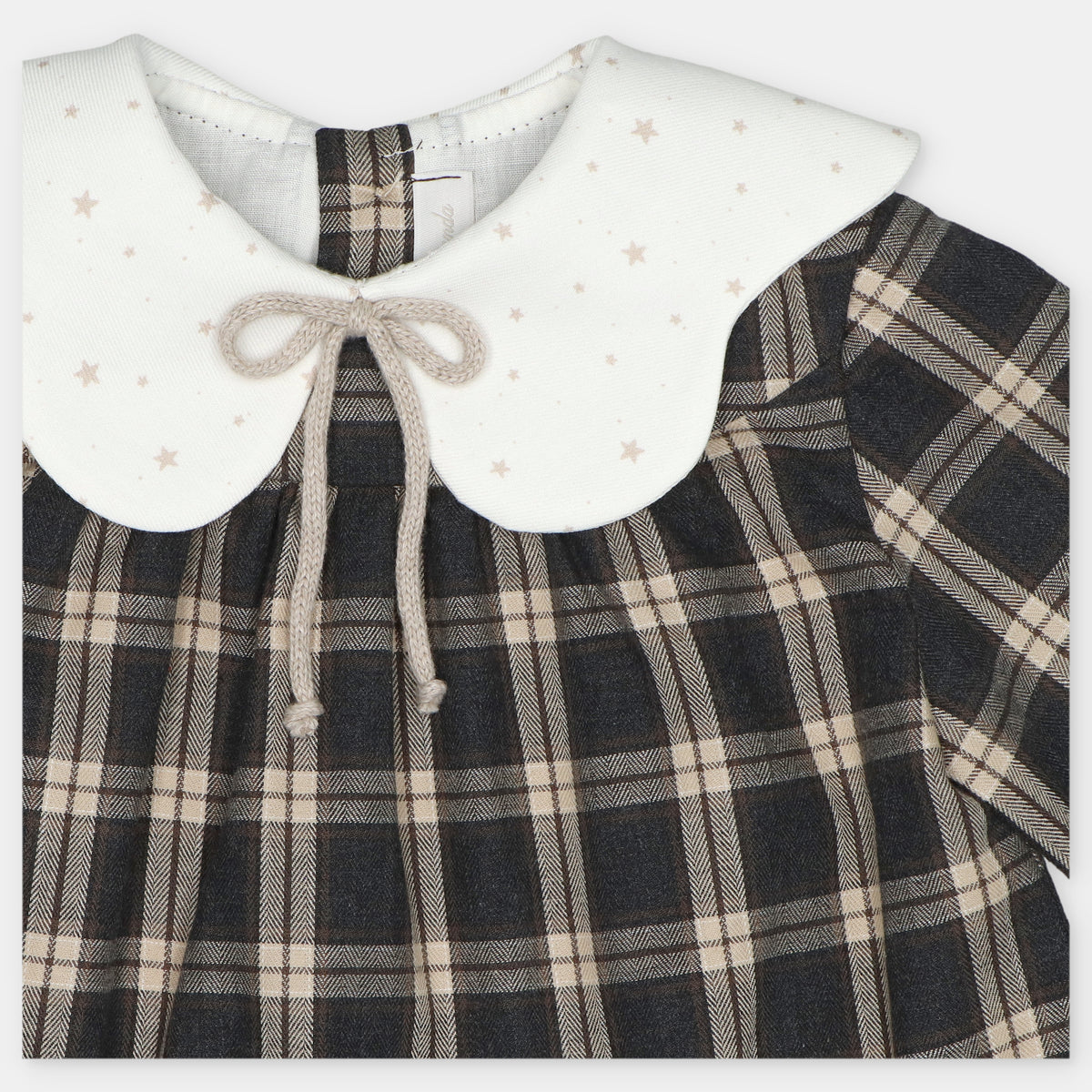 Vestido e tapa fraldas ao xadrez da Martín Aranda "Onis"