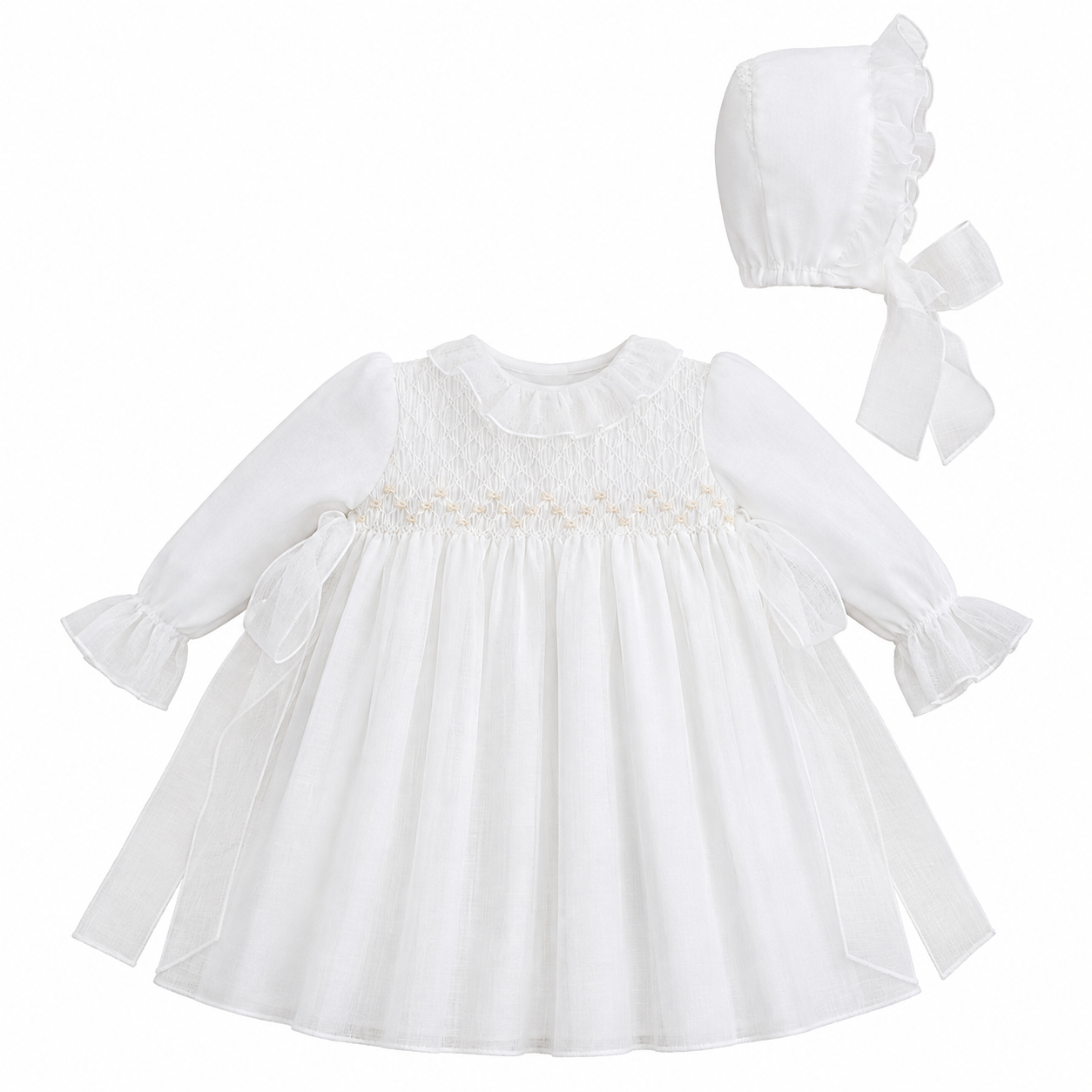 Vestido com tapa fralda e touca com detalhe bege de cerimónia da Niseret