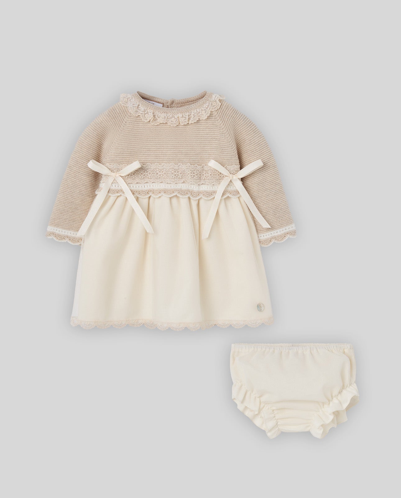 Vestido combinado e tapa fralda bege cerimónia da Paz Rodriguez "Lua"