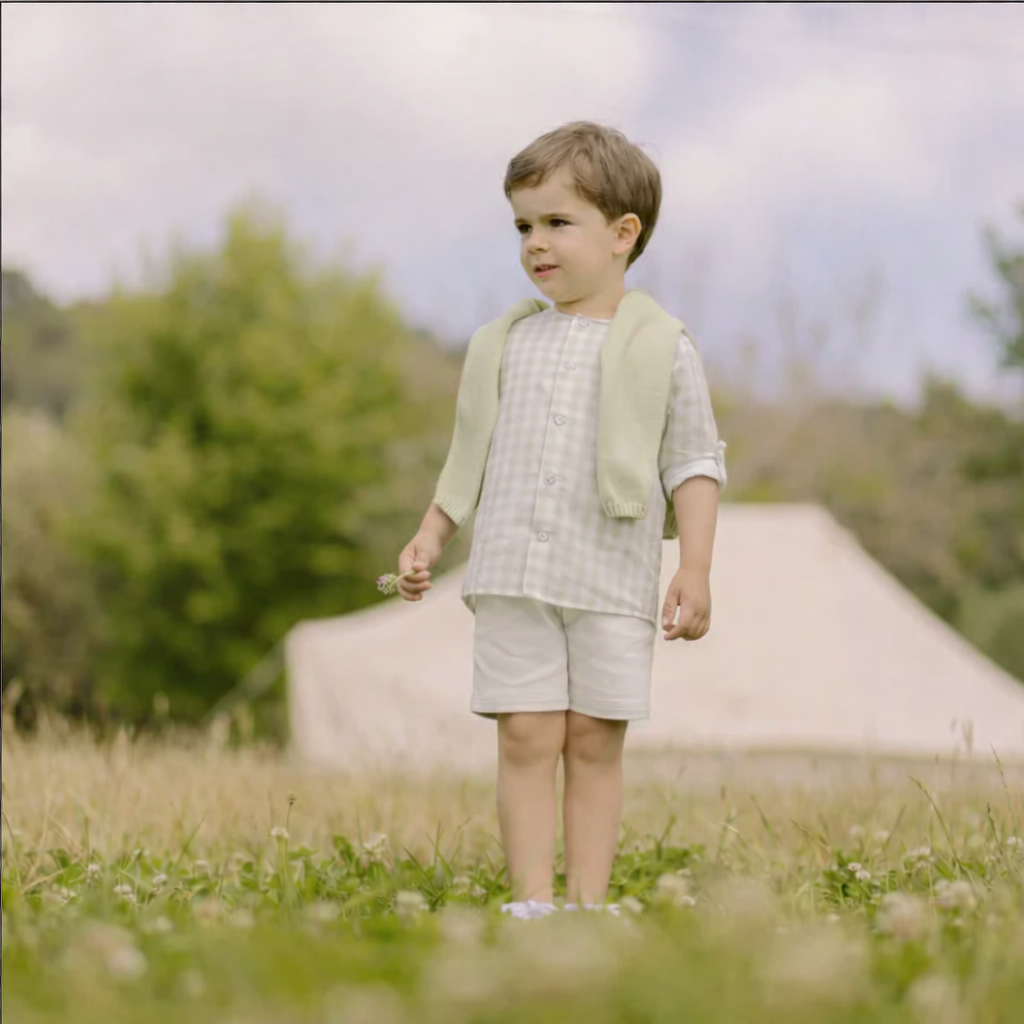Conjunto camisa vichy verde e calção branco da Paz Rodriguez "Frescura"