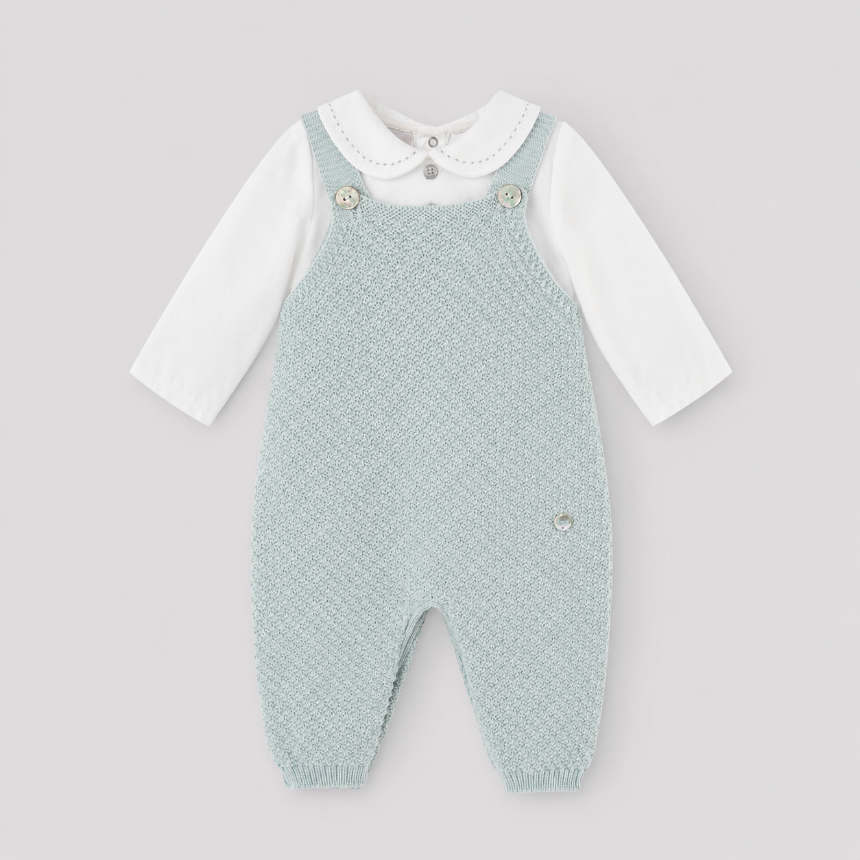 Conjunto bebé menino jardineira verde e blusa pérola da Paz Rodriguez "Leira"