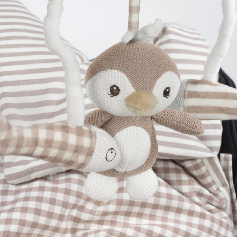 Peluche atividade Pinguim da Walking Mum "Praliné Moka"