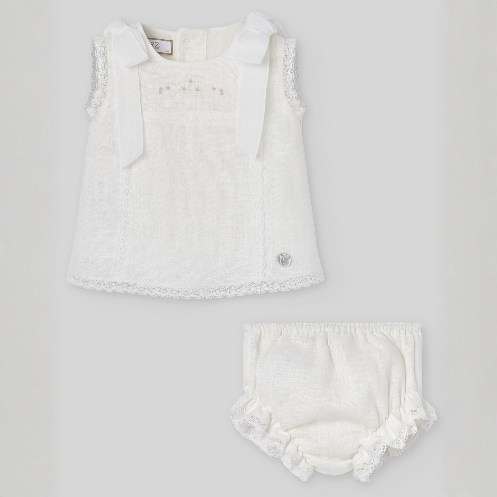 Vestido e tapa fralda de cerimónia da Paz Rodriguez "Alegra"