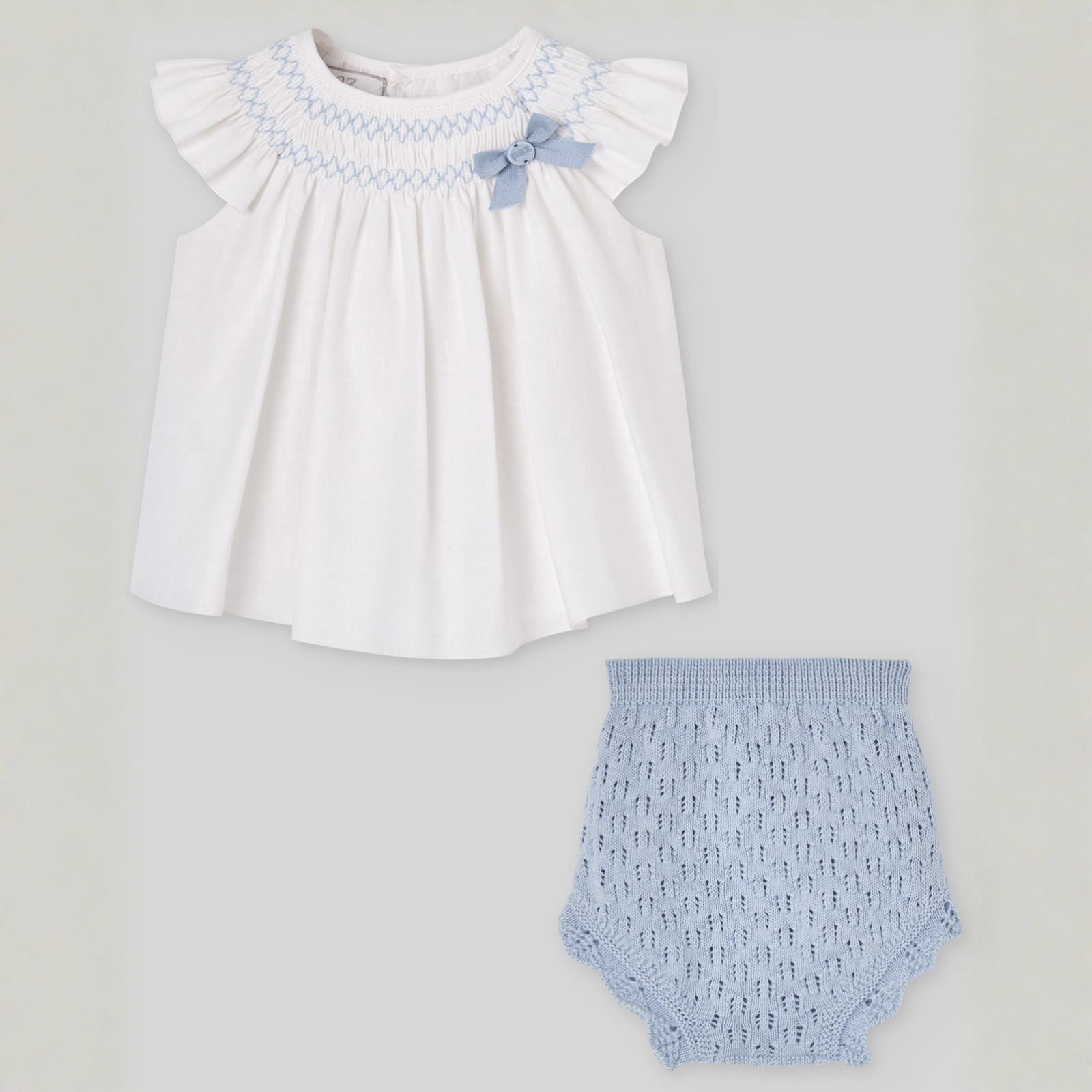 Vestido branco e tapa fralda azul da Paz Rodriguez "Espuma"