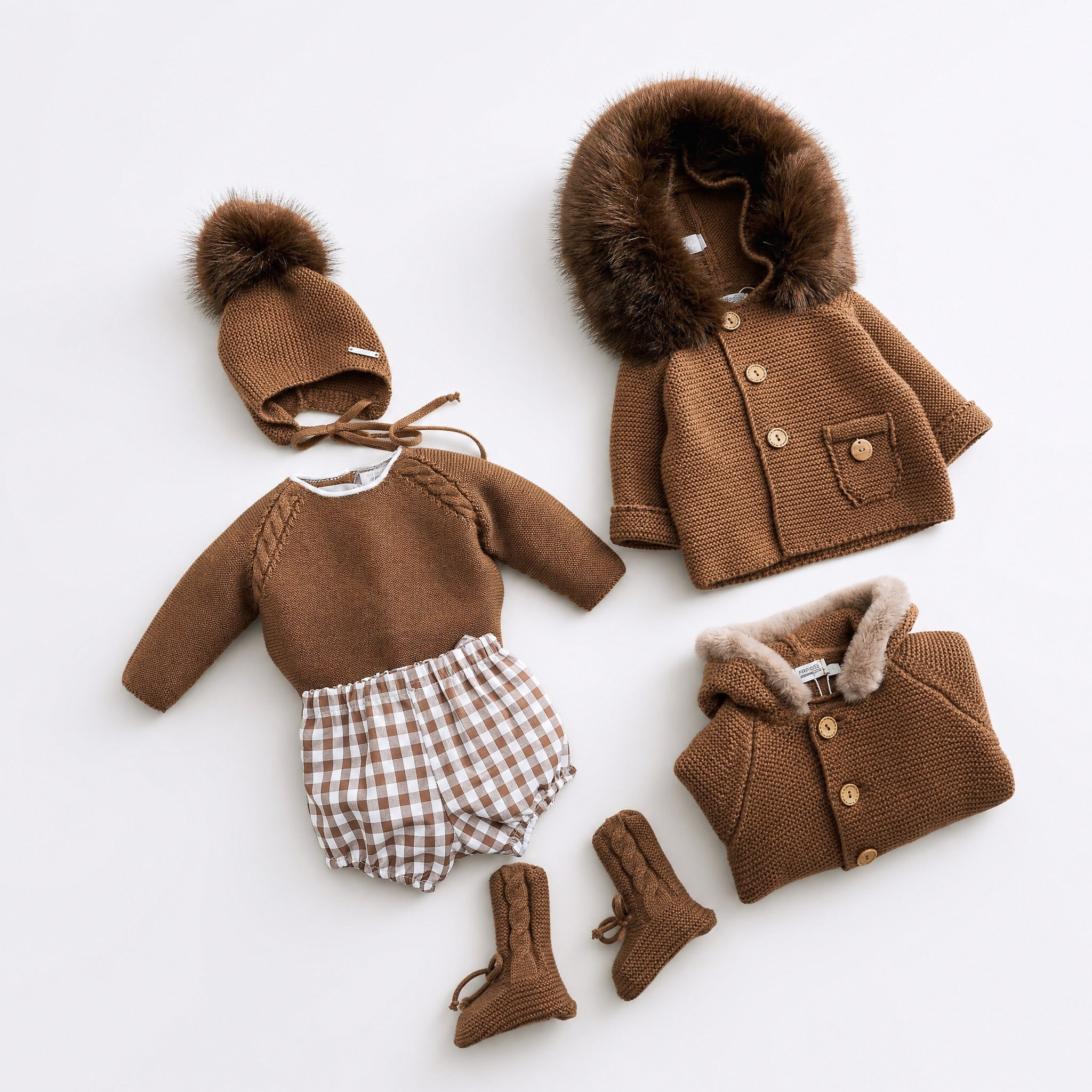 Conjunto camisola castanha e tapa fraldas vichy da Pangasa "General"