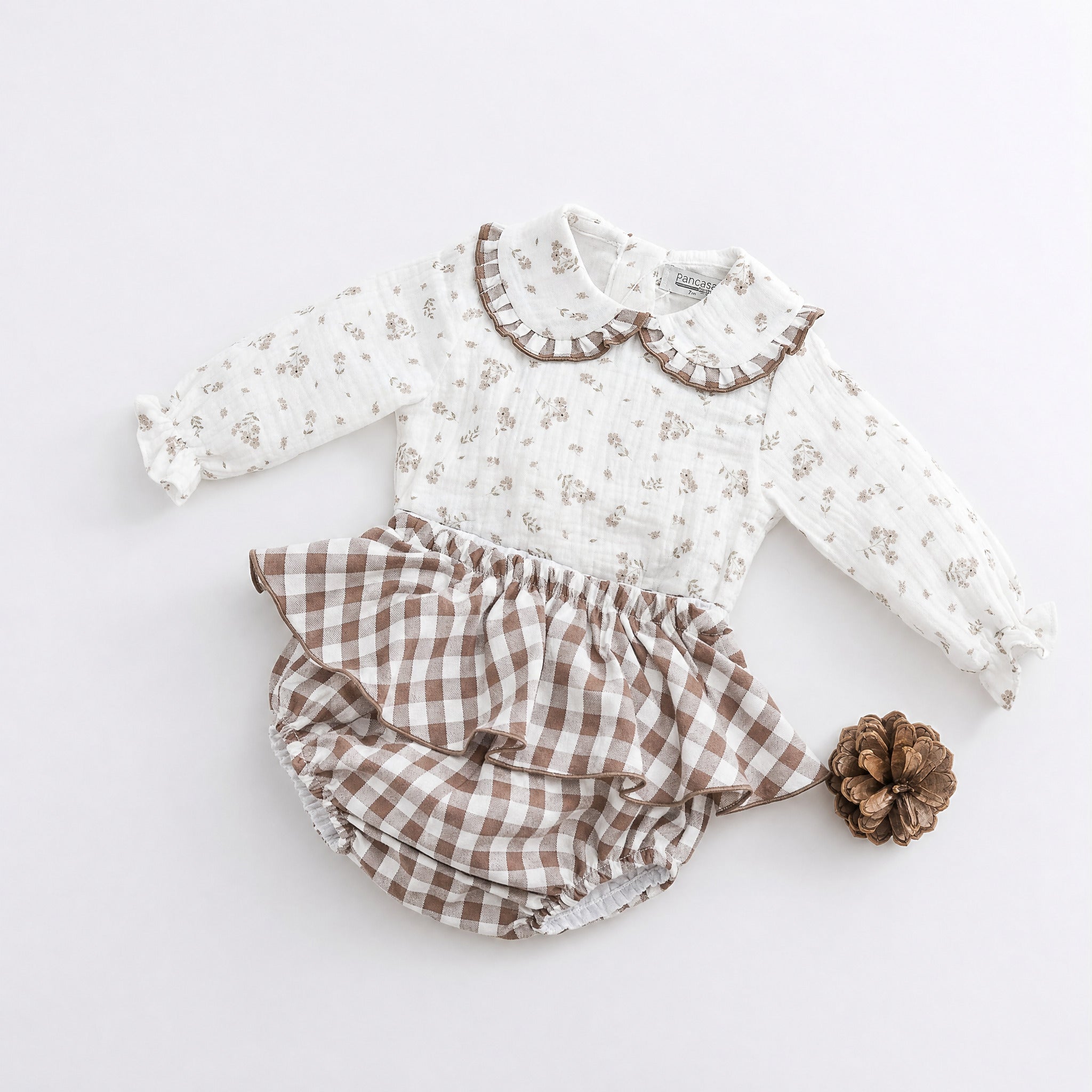 Conjunto blusa estampada e tapa fraldas vichy castanho da Pangasa "General"