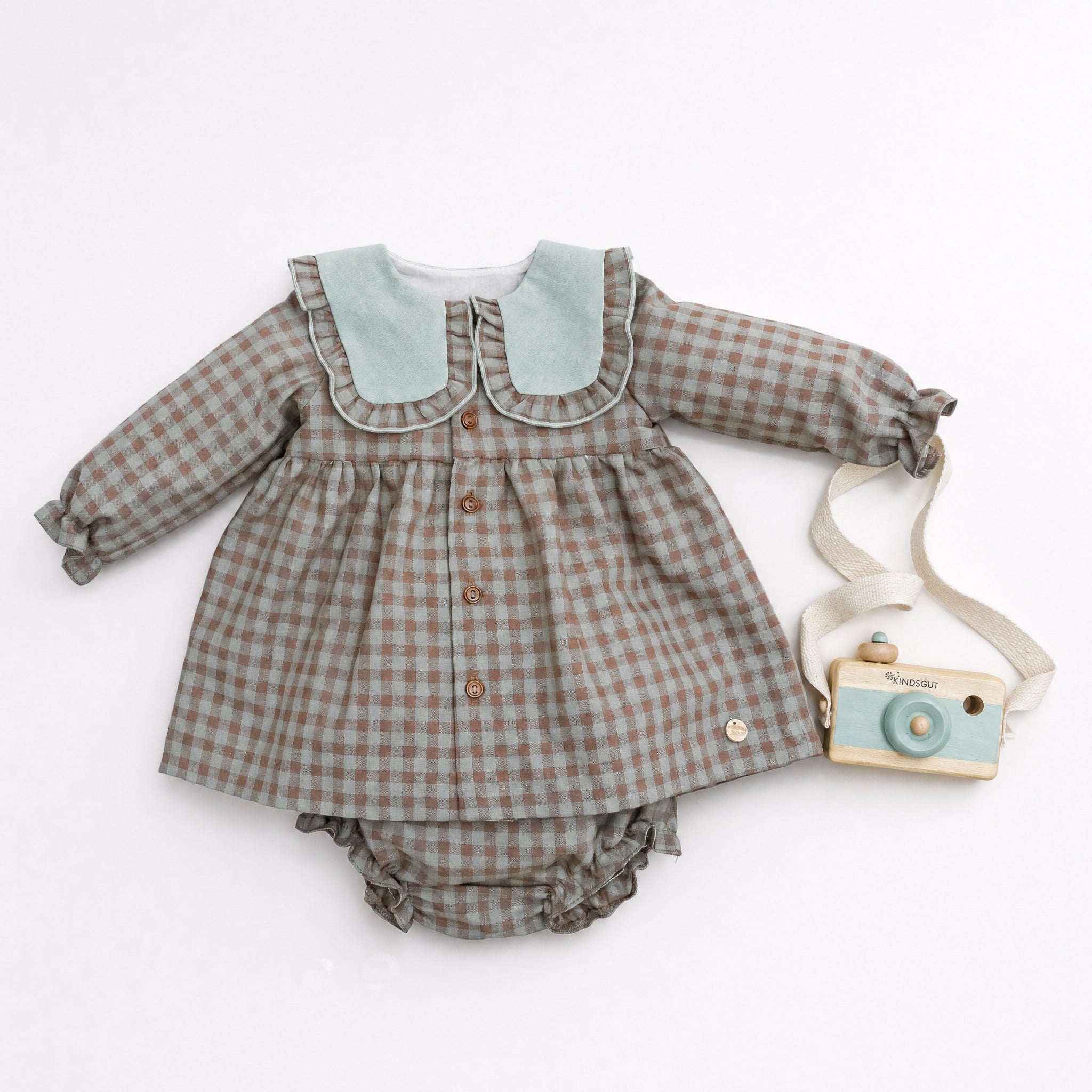 Vestido e tapa fraldas em vichy castanho da Pangasa "Vichy Mood"