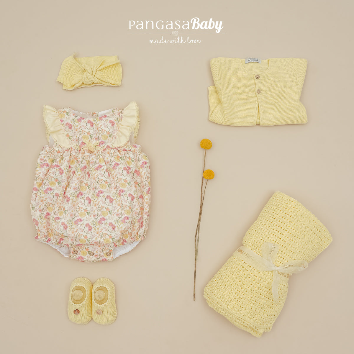 Fofo amarelo com estampado floral da Pangasa