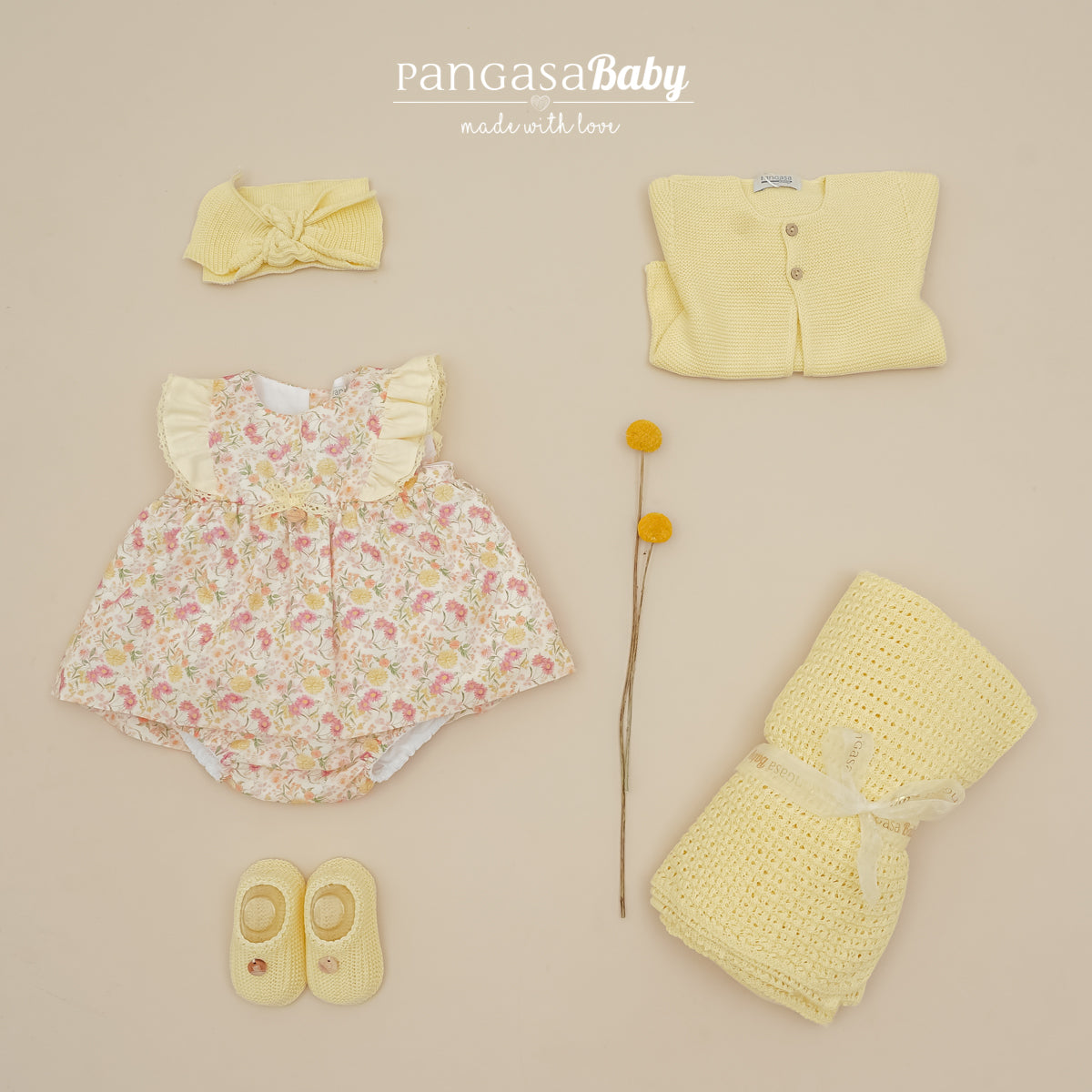 Vestido com estampado floral e tapa fraldas da Pangasa