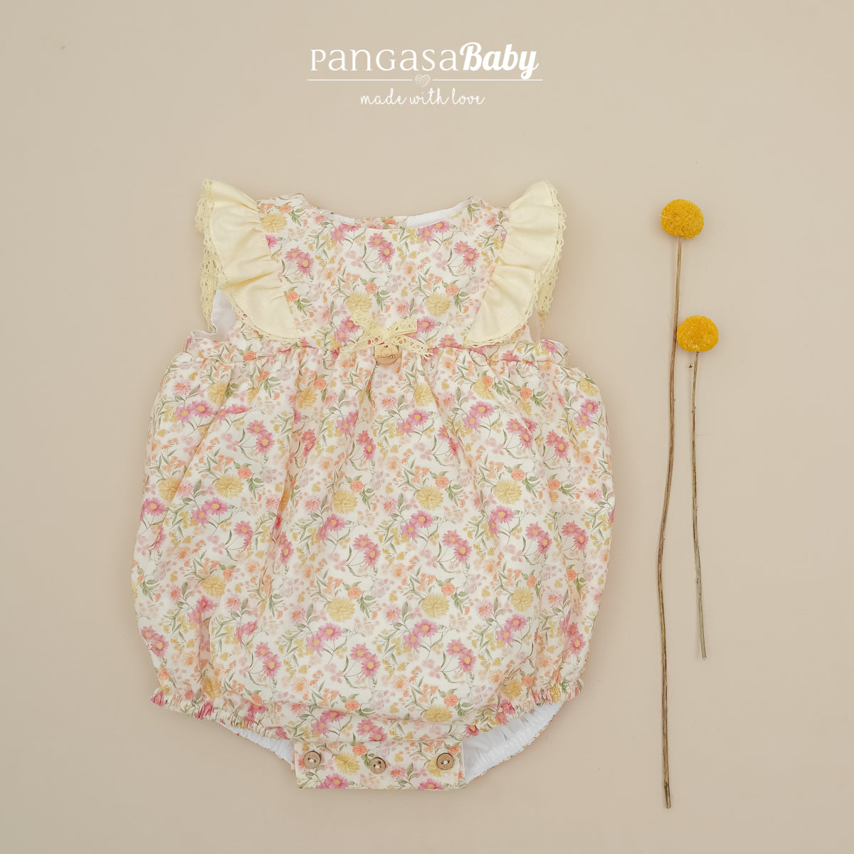 Fofo amarelo com estampado floral da Pangasa