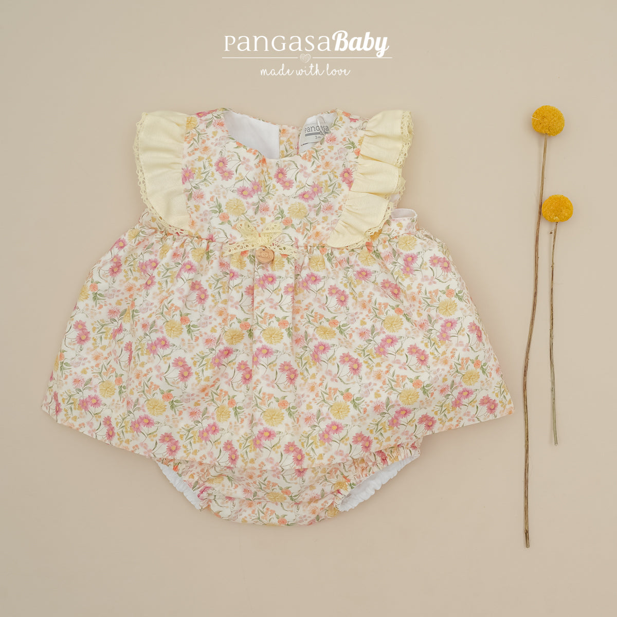 Vestido com estampado floral e tapa fraldas da Pangasa