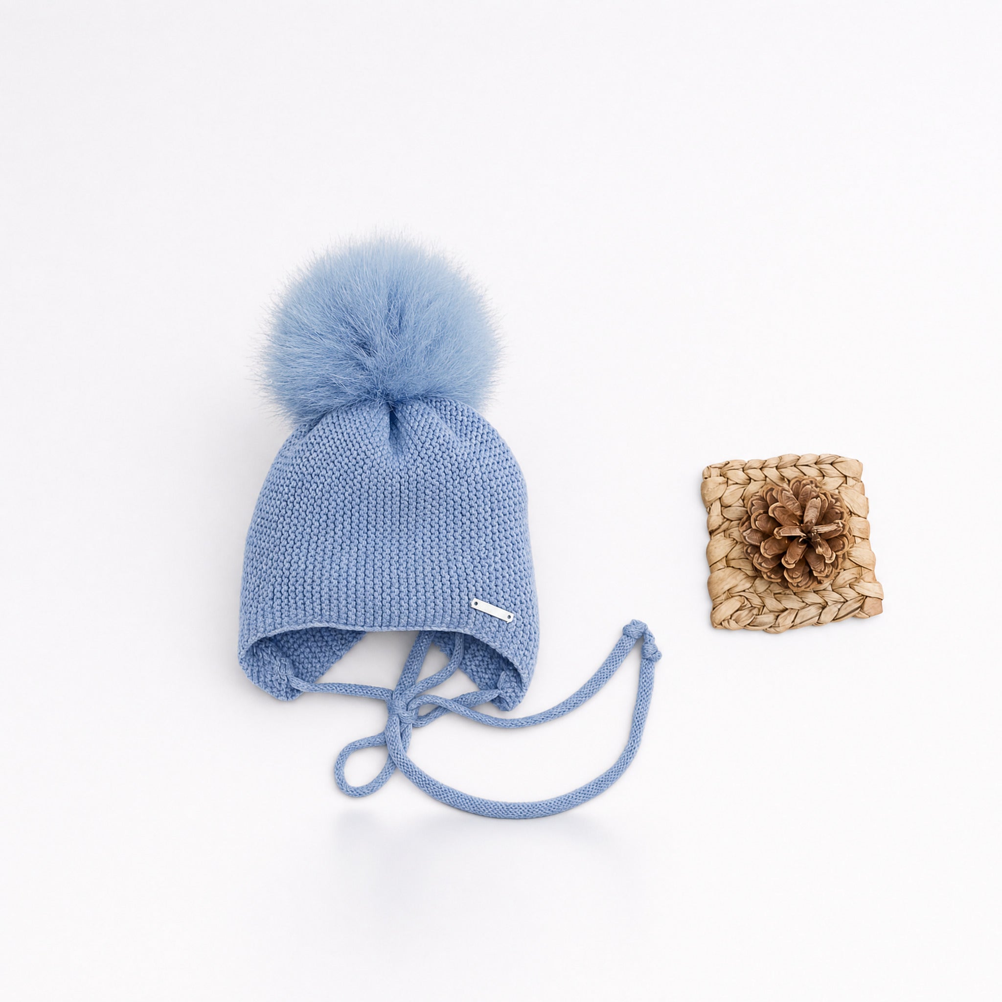 Gorro azul com pompom da Pangasa "Brume"