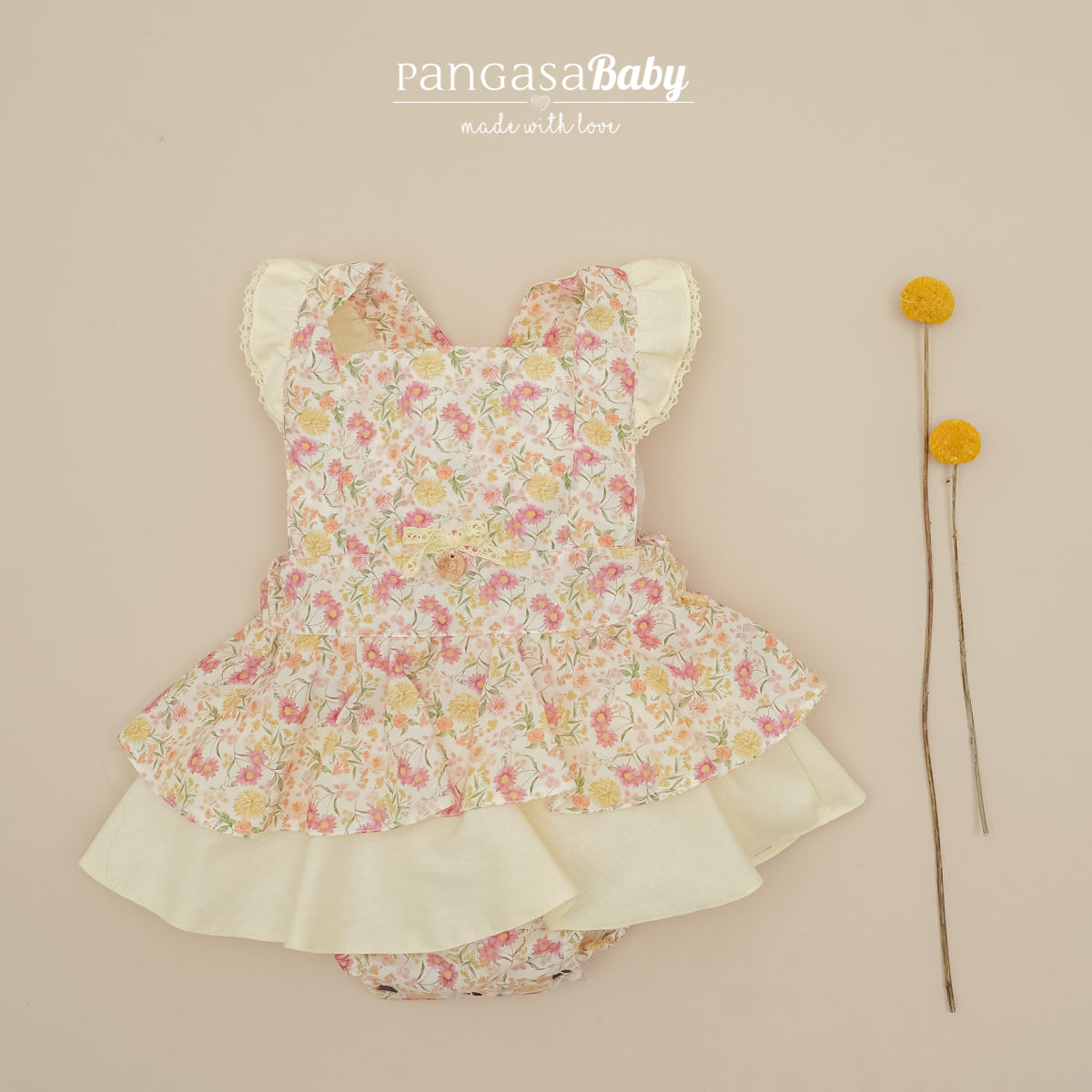 Jardineira para bebe menina com estampado floral da Pangasa