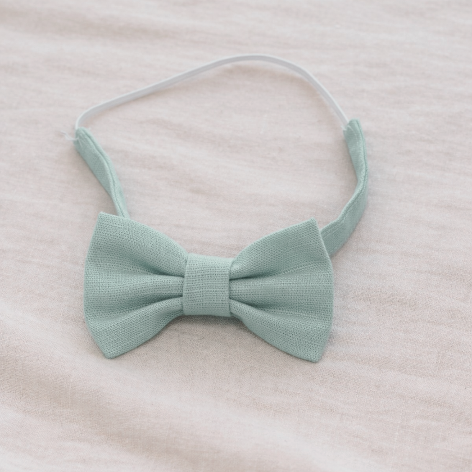 Papillon em linho verde para cerimonia da Niseret