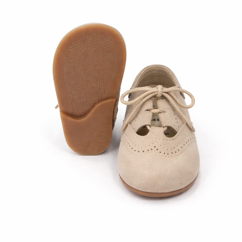 Sapato aberto em camurça com atacadores da Mania do Pé