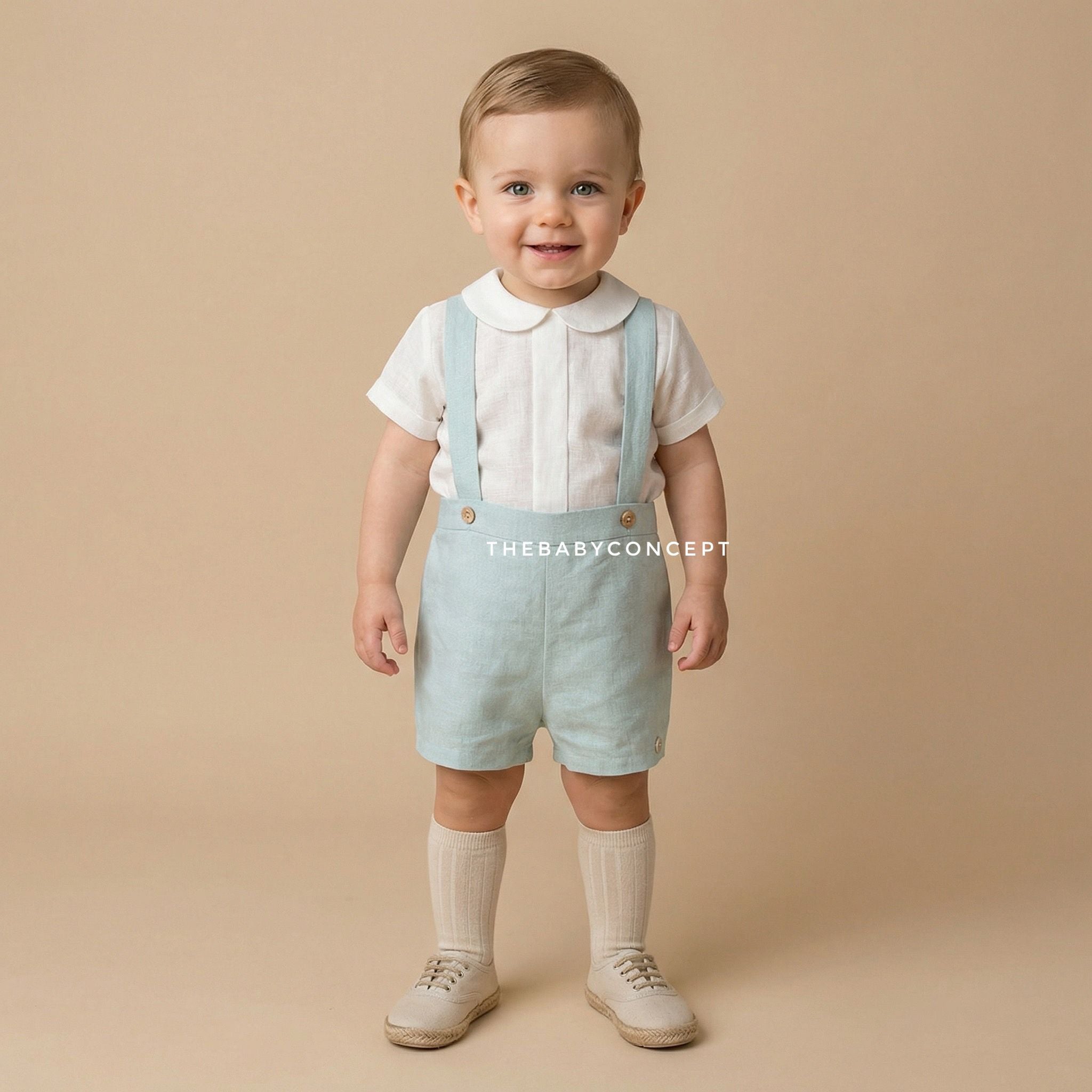 Conjunto blusa pérola com prega e calção verde com alça em linho da Niseret