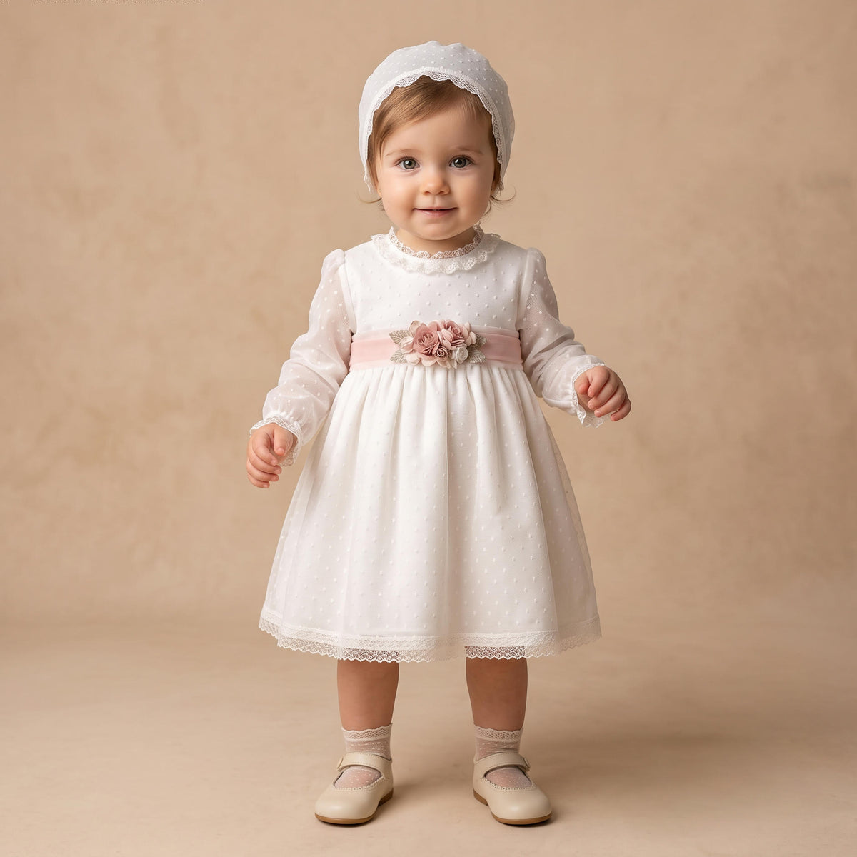 Vestido em tule com faixa rosa para cerimónia da Niseret
