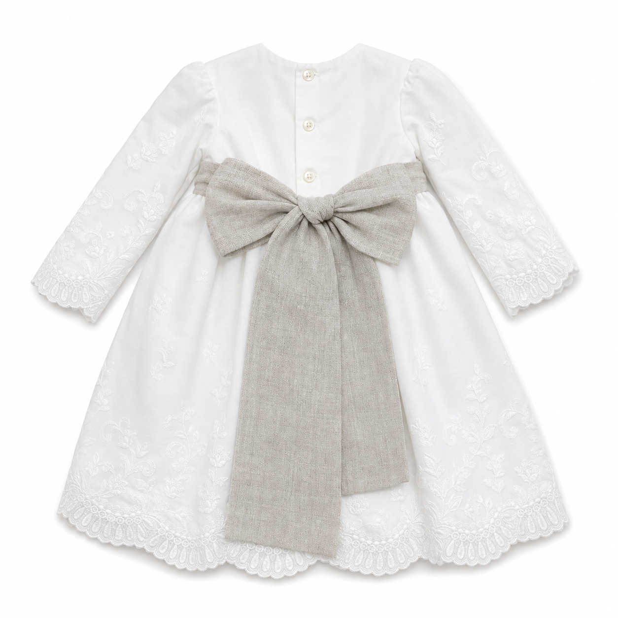 Vestido com tapa fralda e touca cerimónia tule bordado e faixa bege da Niseret