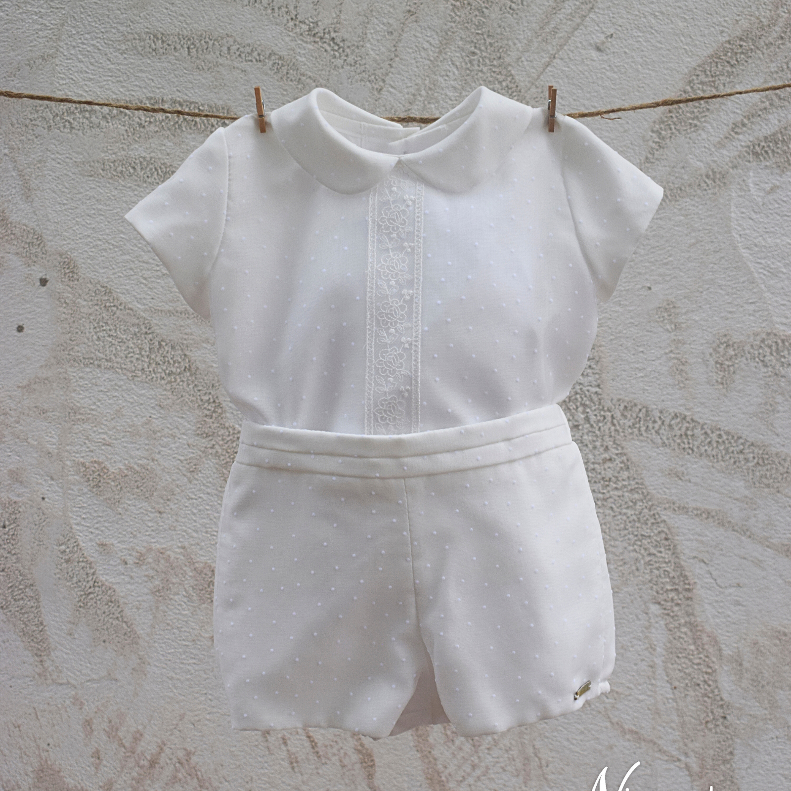 Conjunto de cerimónia blusa e calção pérola com pontinhos da Niseret