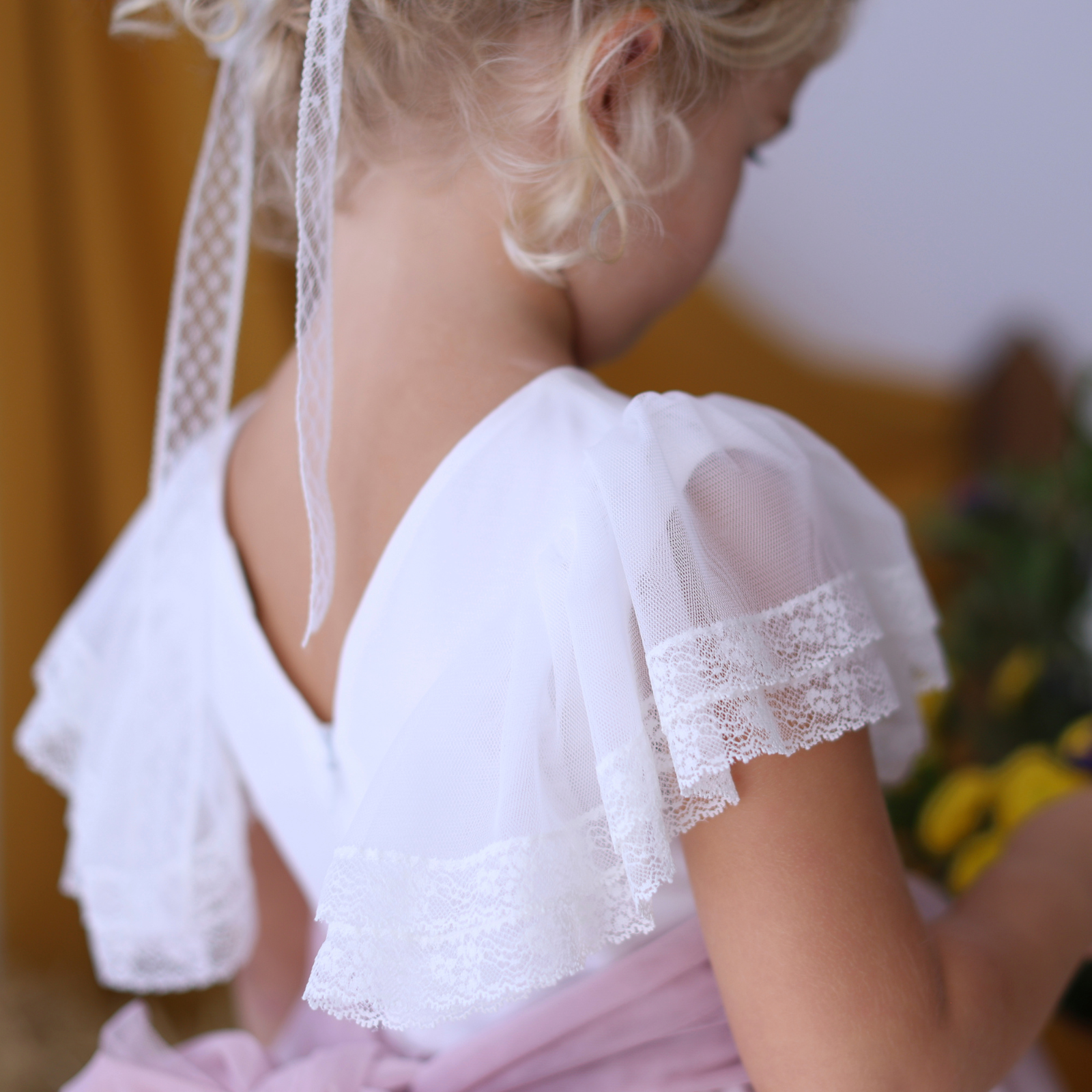 Vestido cerimónia menina em tule tom perola e rosa da Niseret
