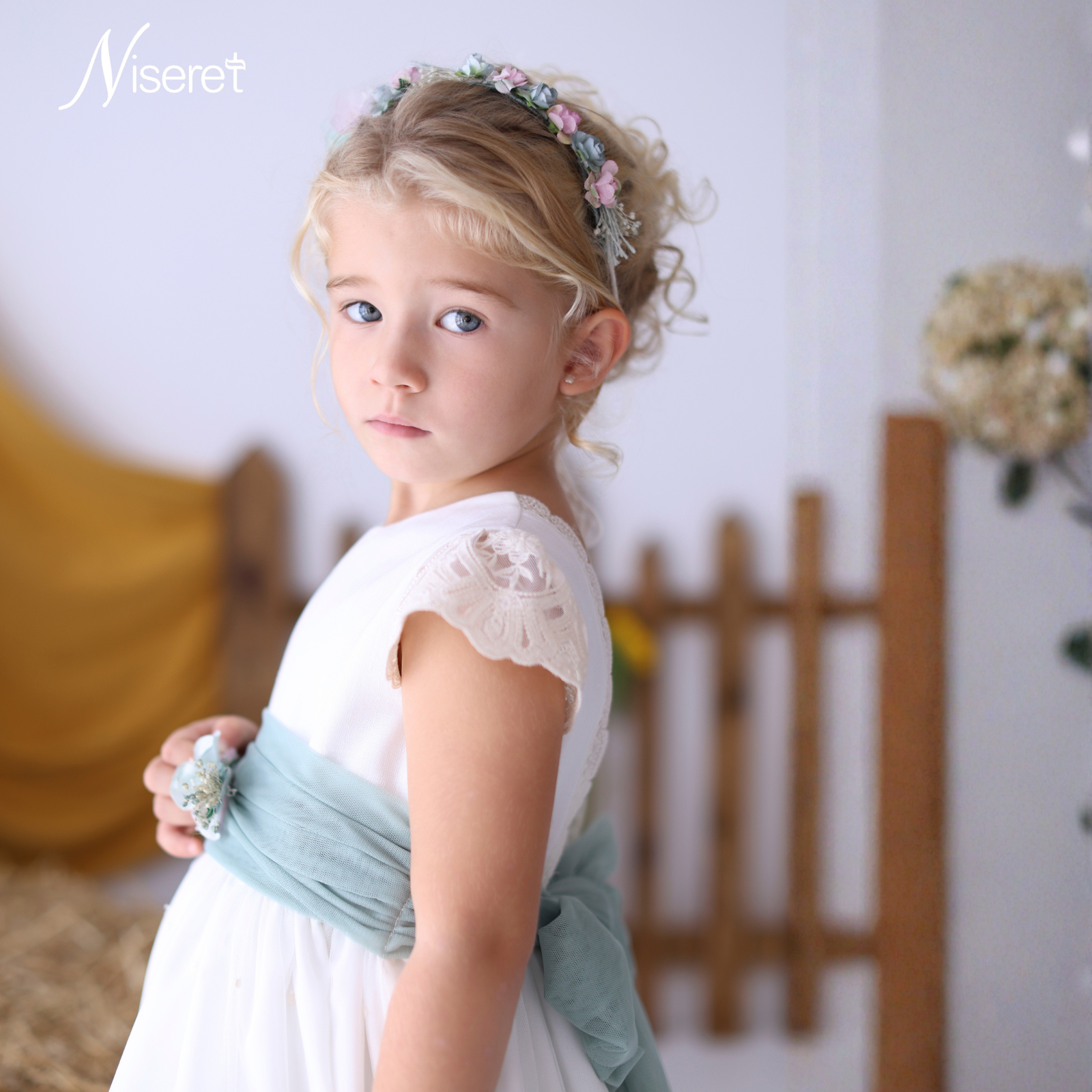 Vestido cerimónia menina em tule com faixa verde da Niseret