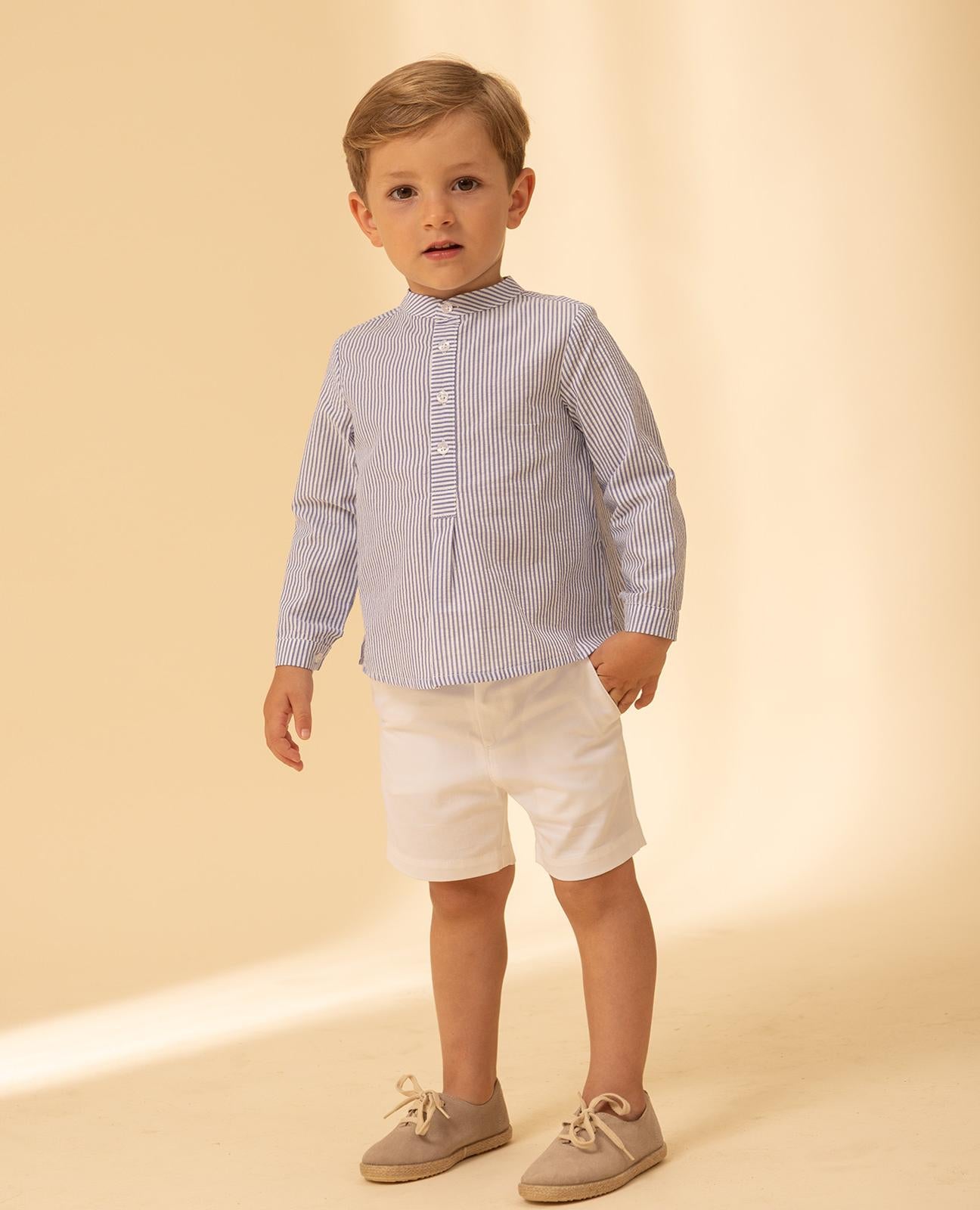 Conjunto camisa riscas azul claro e azul marinho e calção sarga branco da Fina Ejerique "NAVY"