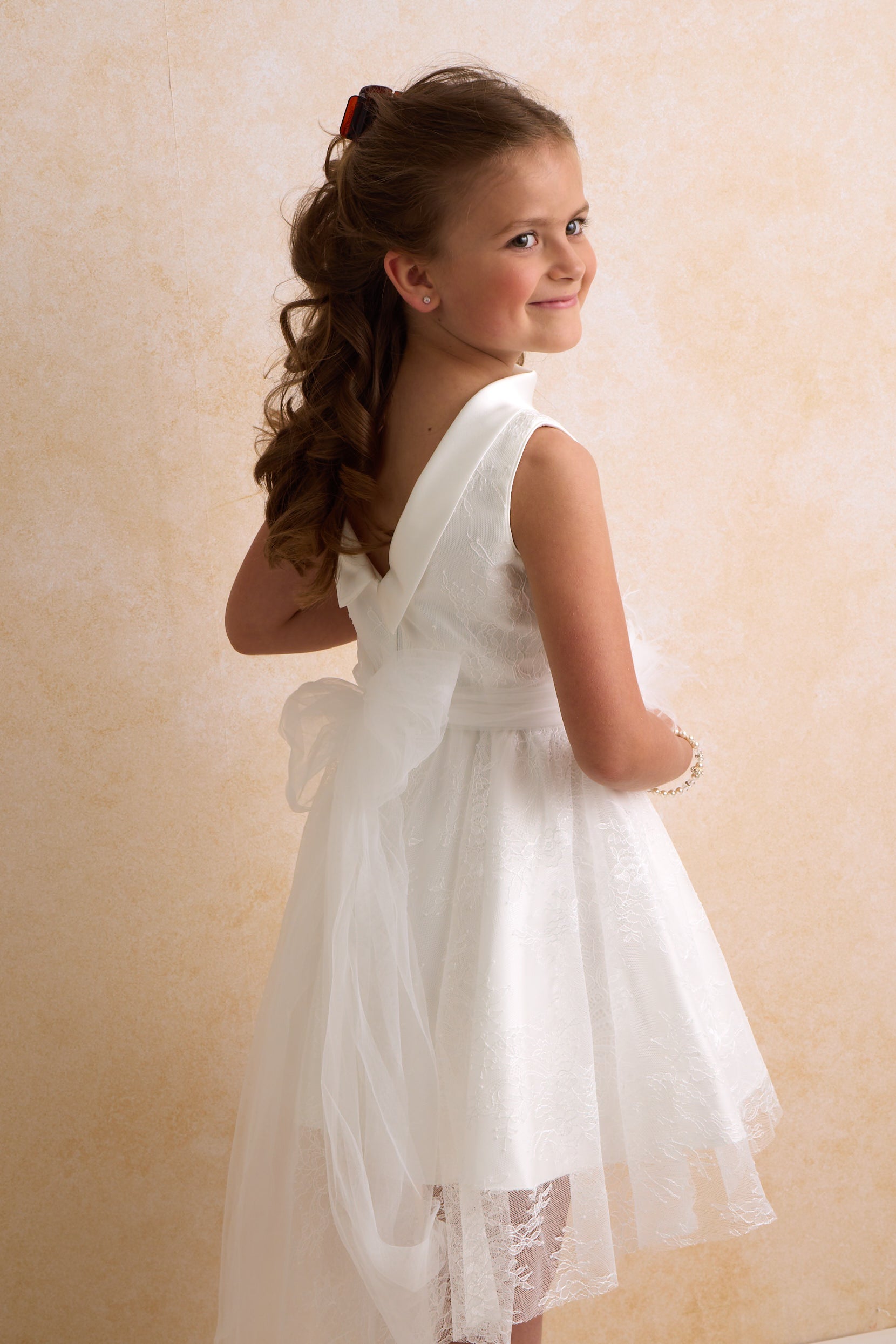 Vestido de cerimónia de renda branca com cauda da Miss Leod