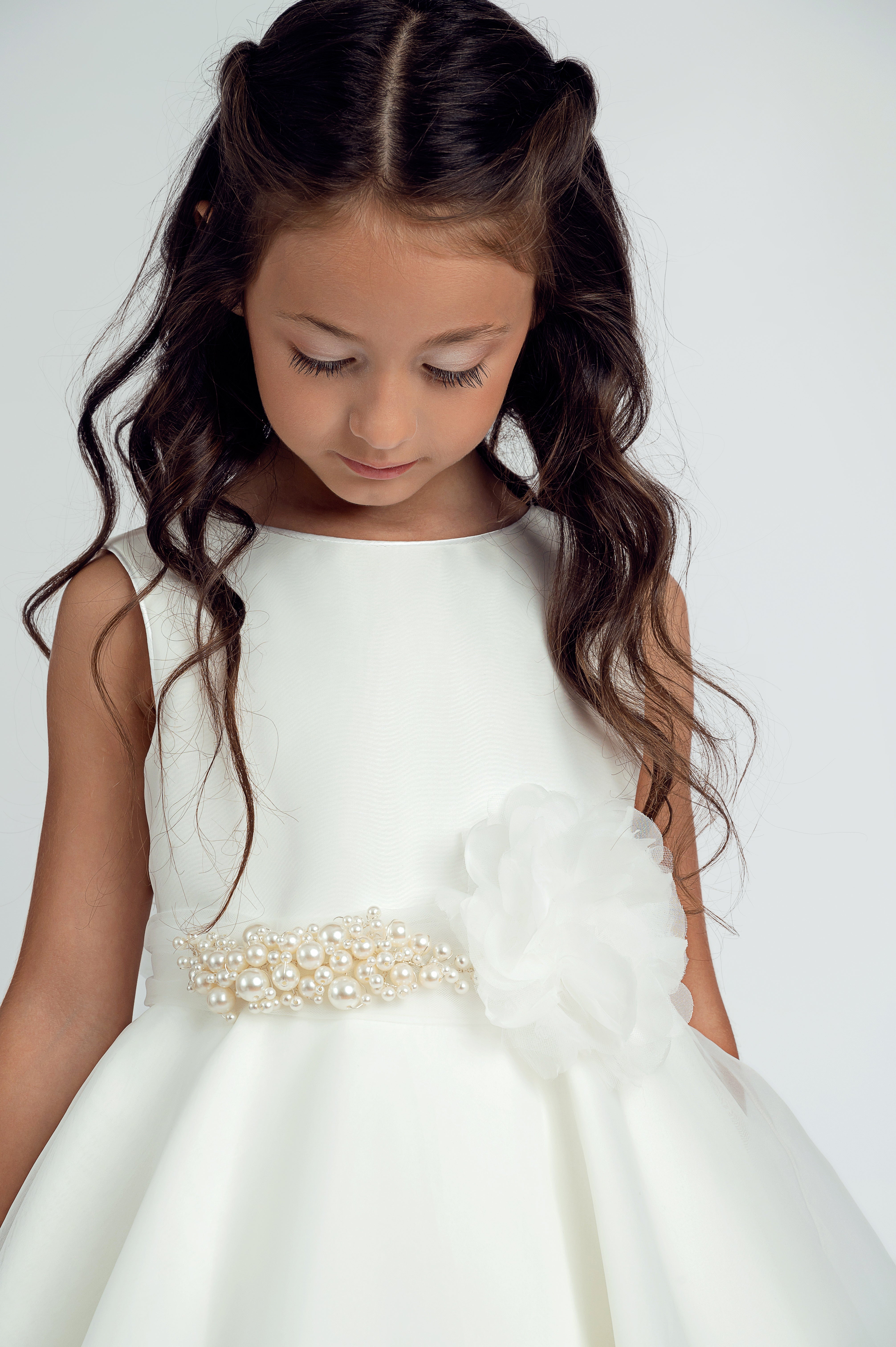 Vestido de cerimónia tule branco com folhos da Miss Leod