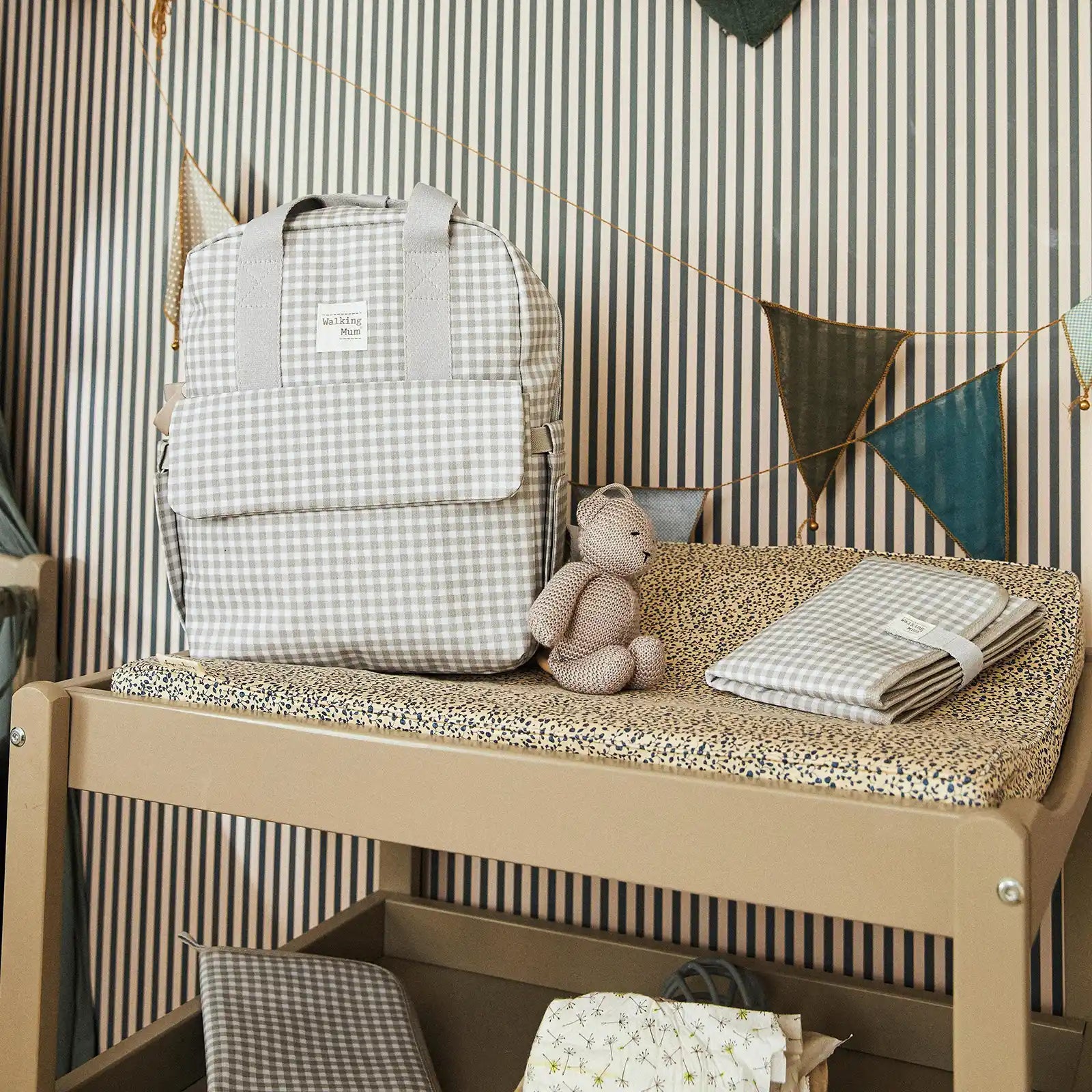 VICHY-GRIS-LOOK-MOCHILALIBRO-CAMBIADOR1